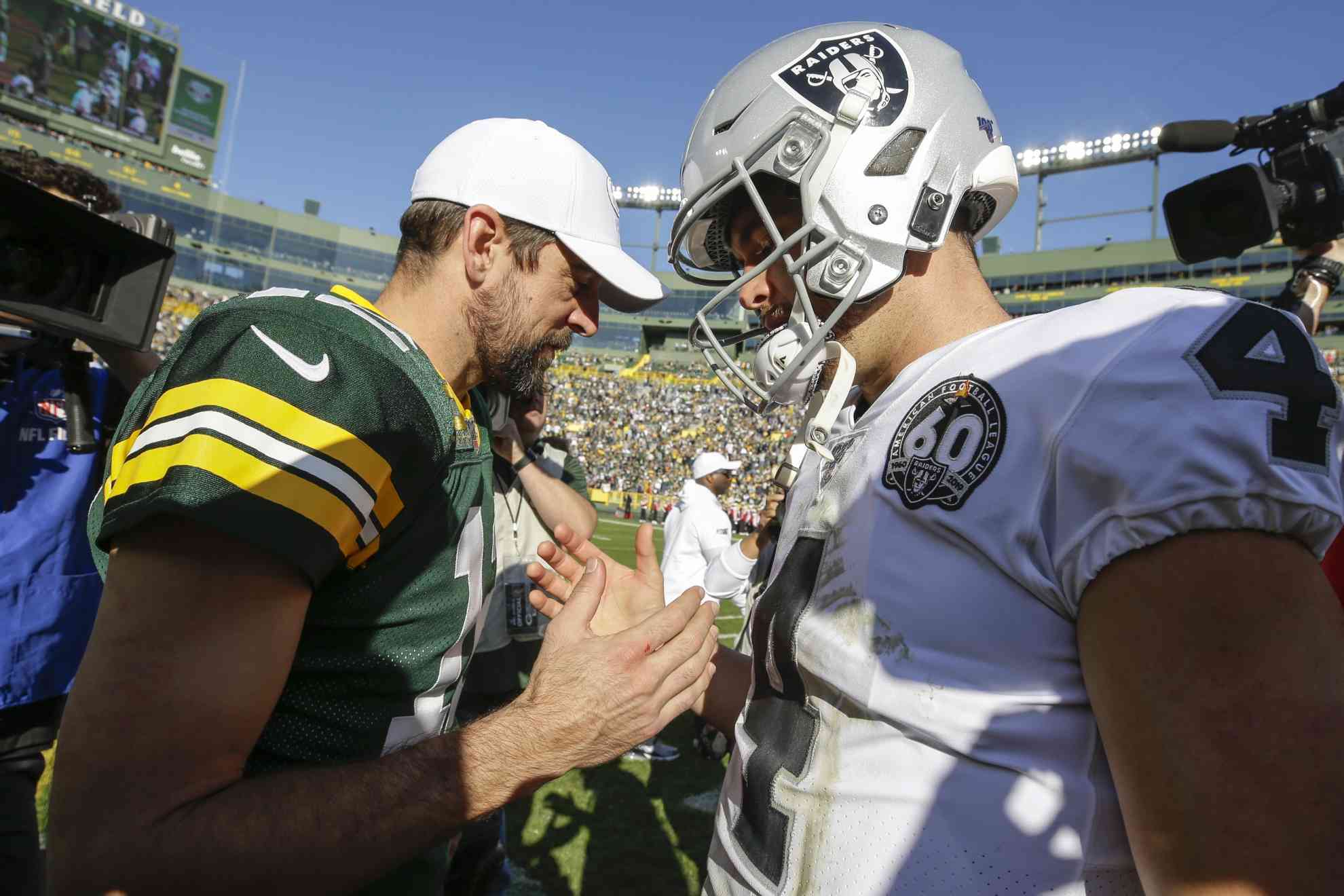 Tras el acuerdo, seg�n m�ltiples reportes, al que lleg� este lunes Derek Carr para convertirse en nuevo quarterback de los New Orleans Saints, a continuaci�n te mostramos los 10 contratos m�s onerosos en la NFL.  Cabe descatar que solamente se est� tomando el valor del acuerdo para la temporada 2023 y que este informaci�n pertenece a Over the Cap.