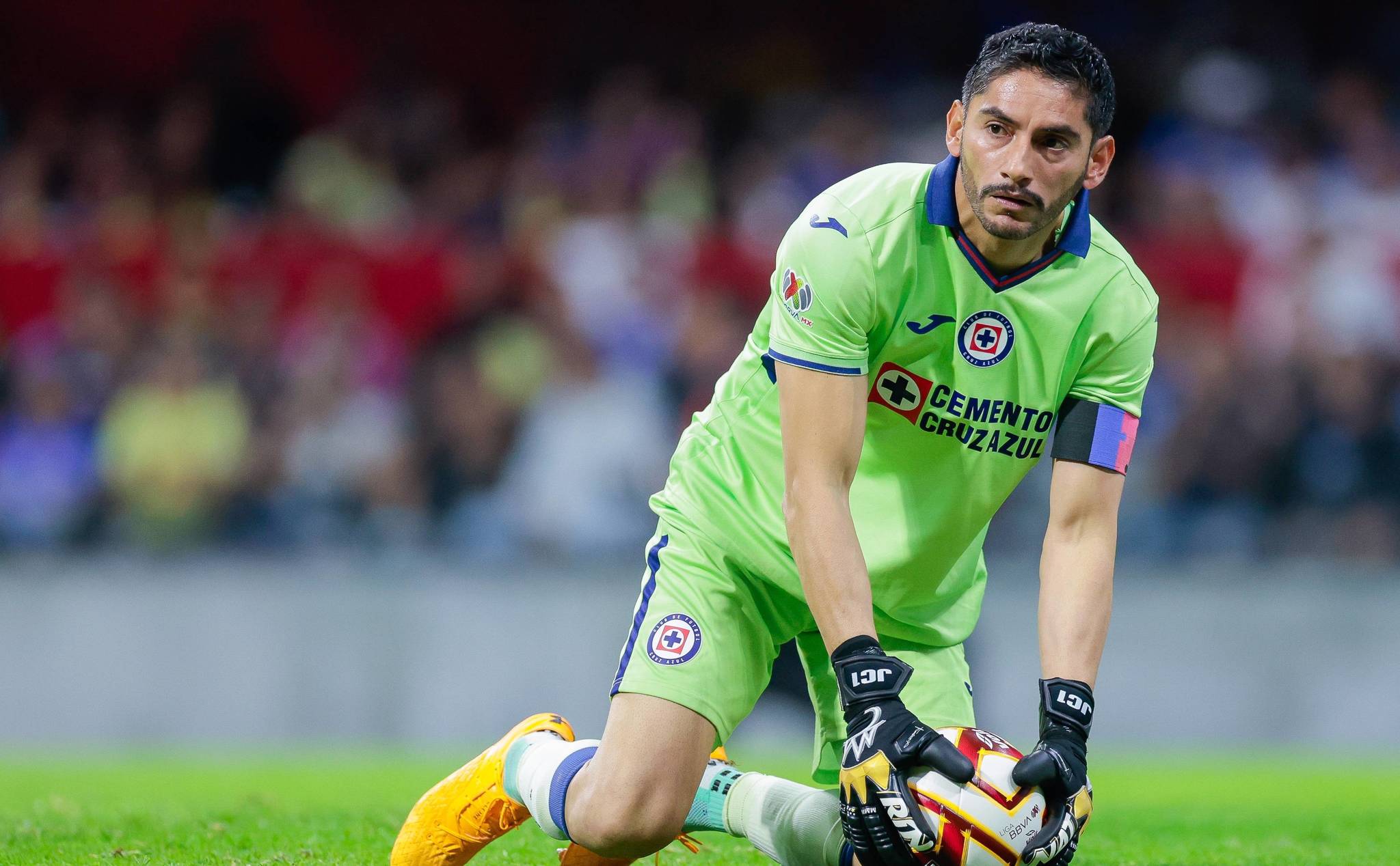 �Jes�s Corona con los minutos contados en Cruz Azul? La directiva analiza su continuidad