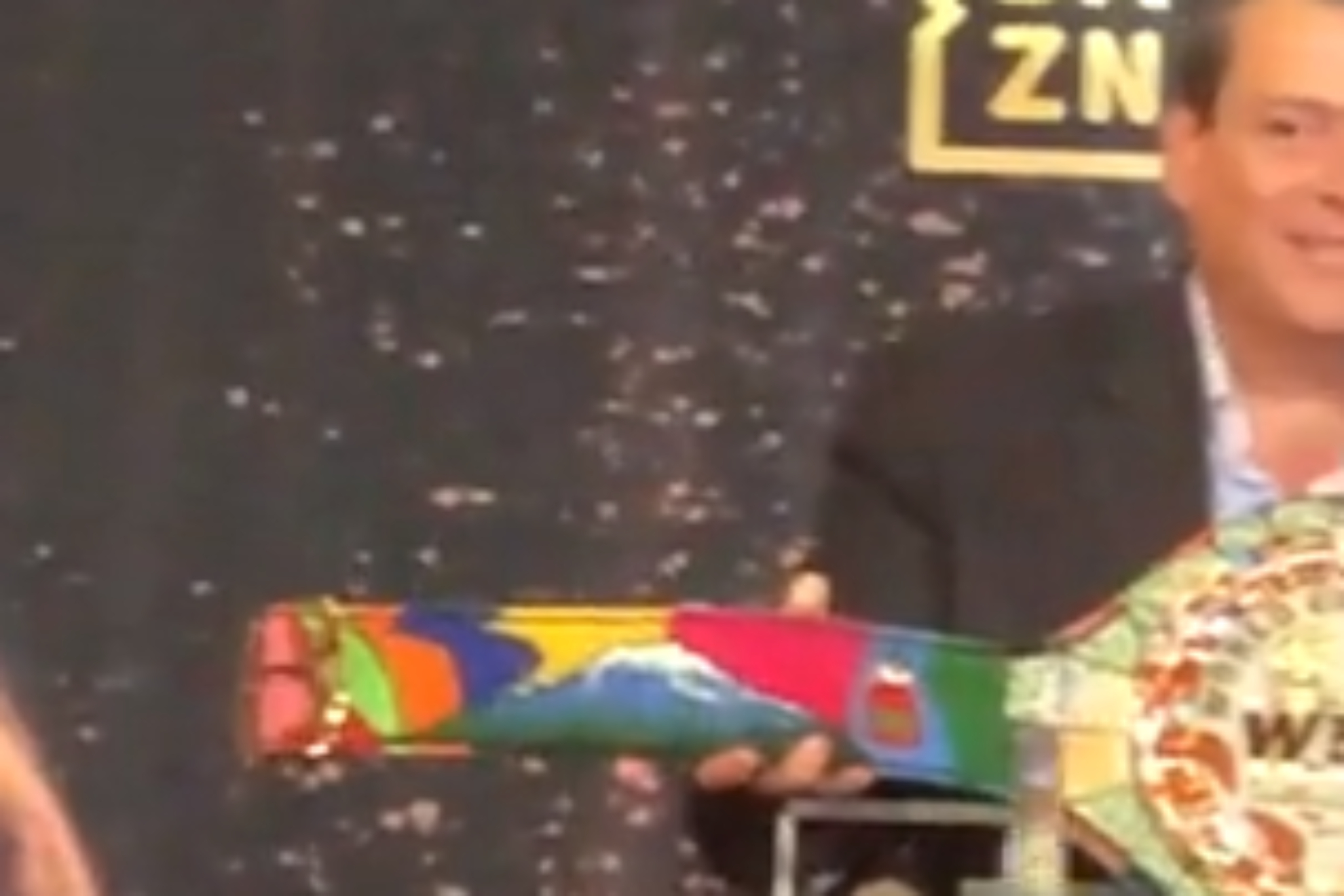 El cintur�n Jalisoc-Puebla que estar� en disputa en la pelea Canelo vs. Ryder.