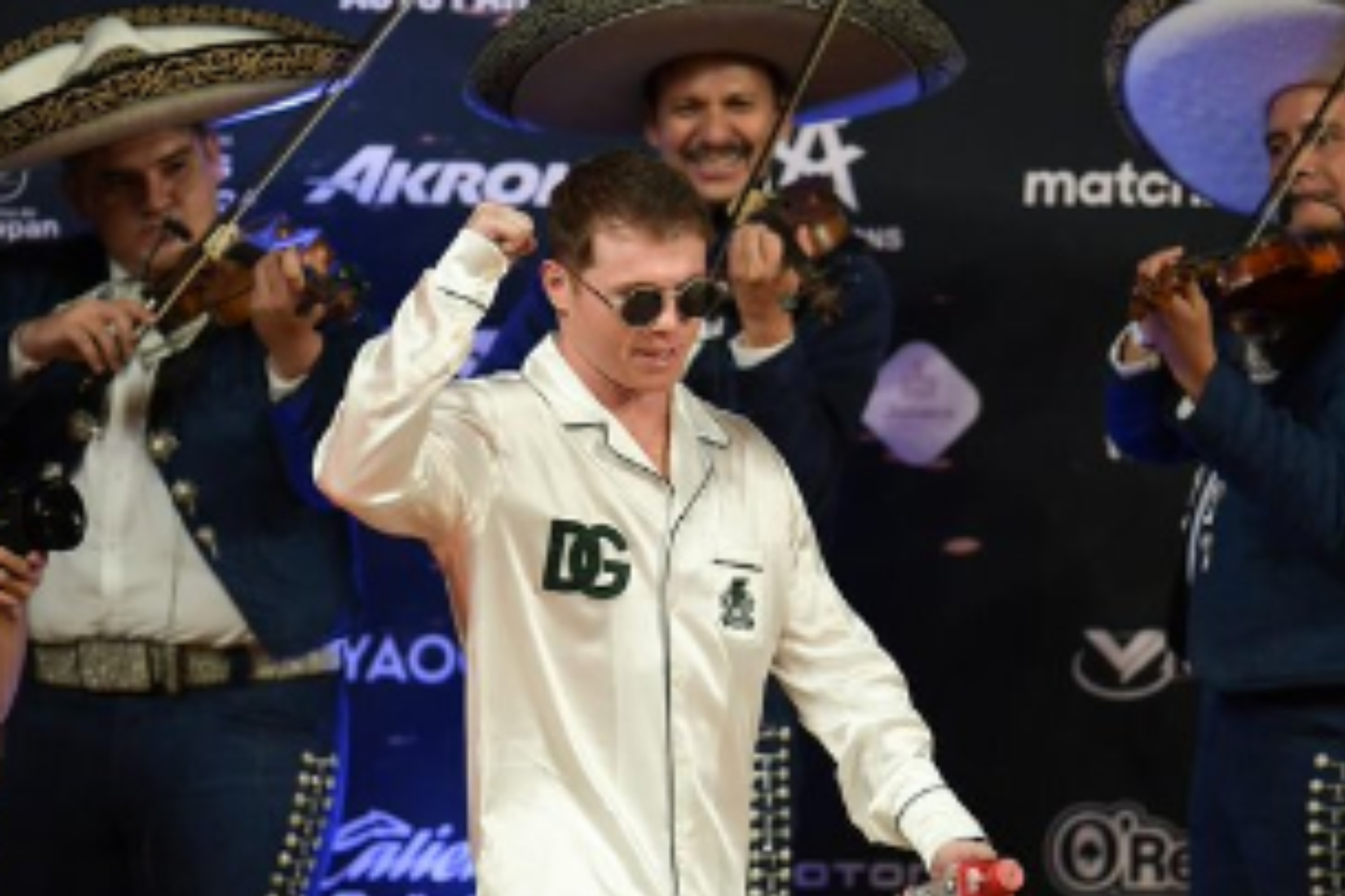 Sa�l �lvarez arribando a la Ceremonia de Pesaje.