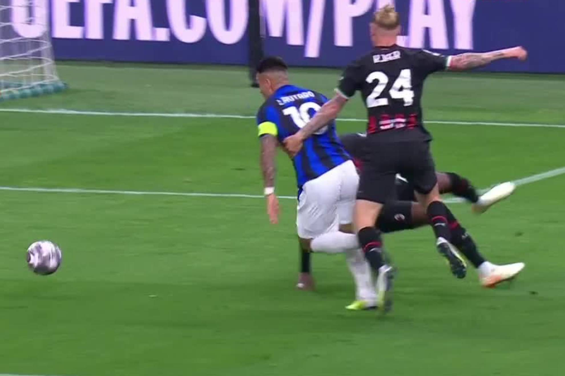 El VAR evidenci� el piscinazo de Lautaro Mart�nez