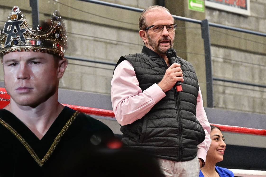 Ya madura: Fernando Schwartz acusa al Canelo de no dejarle entrar a evento