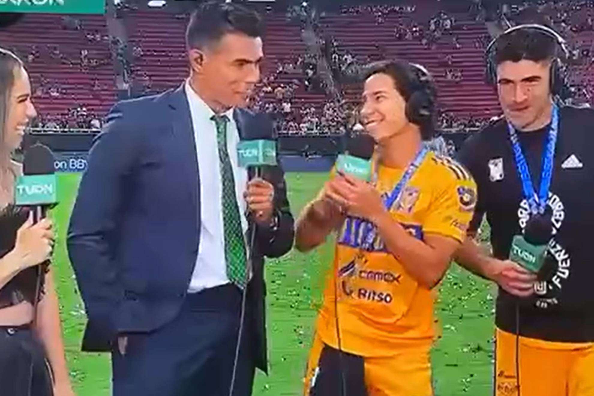 Diego Lainez abandon� la entrevista de Oswaldo S�nchez tras su pol�mica pregunta