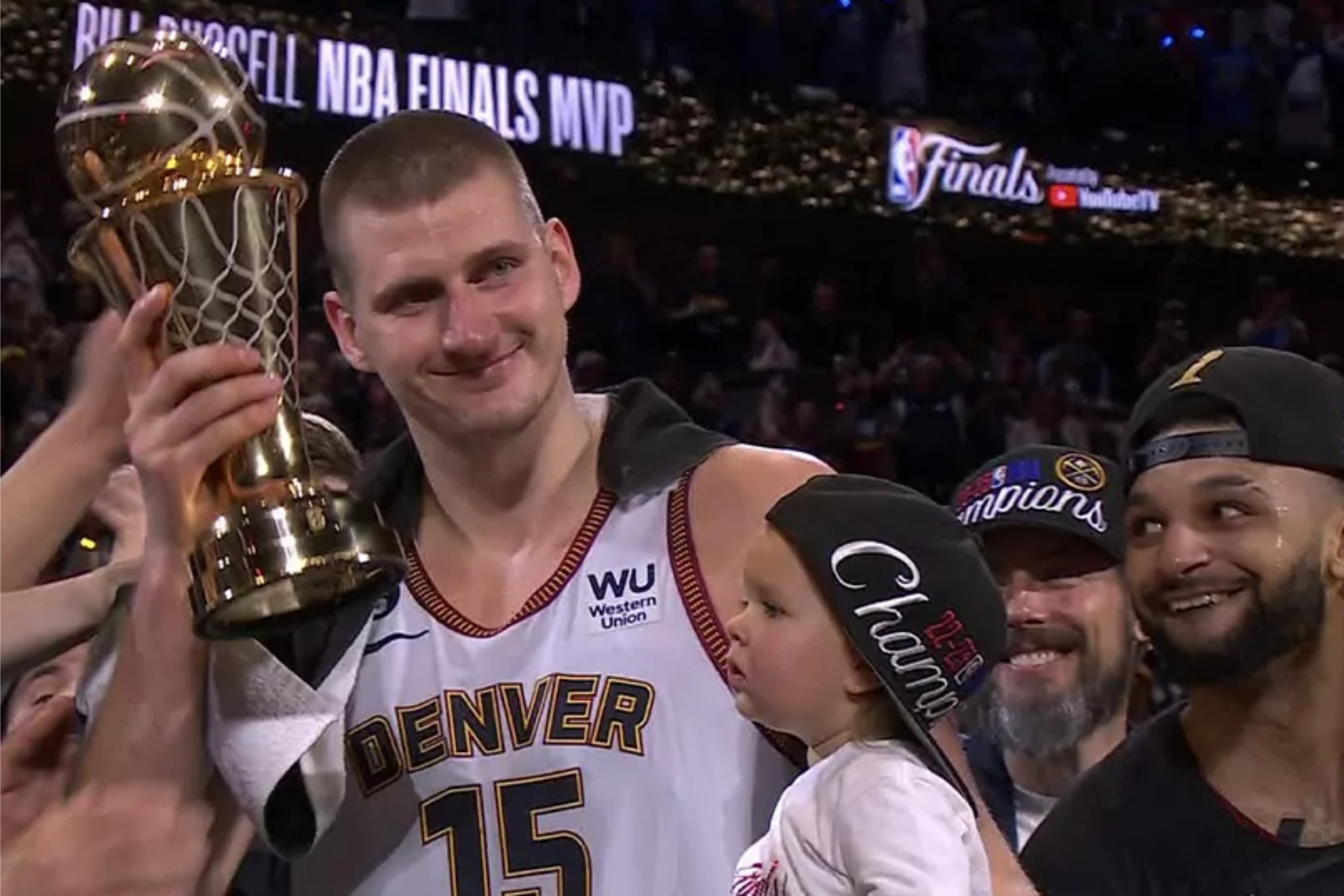 Nikola Jokic no supo d�nde qued� su trofeo MVP de las Finales NBA