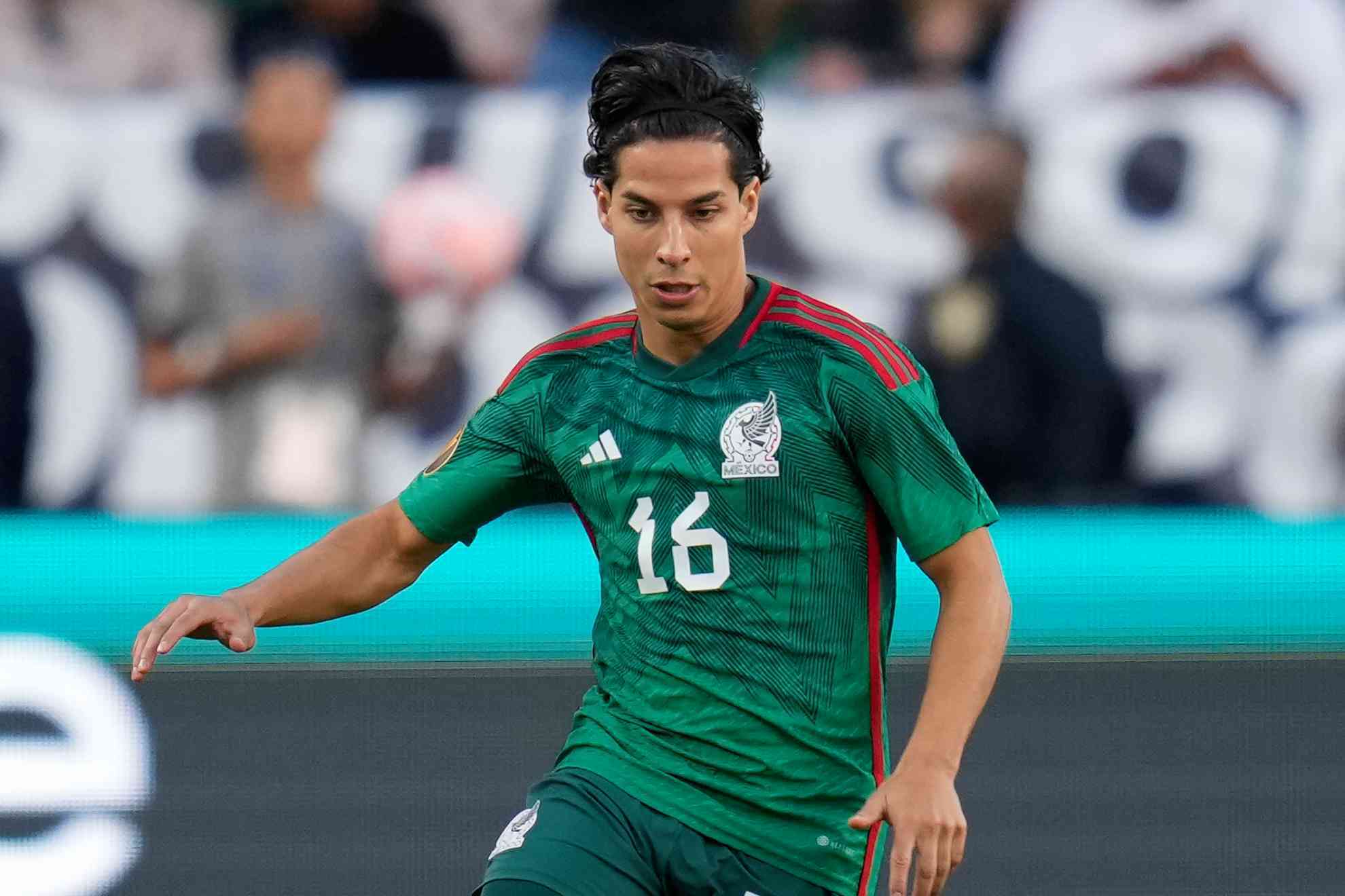 Diego Lainez.