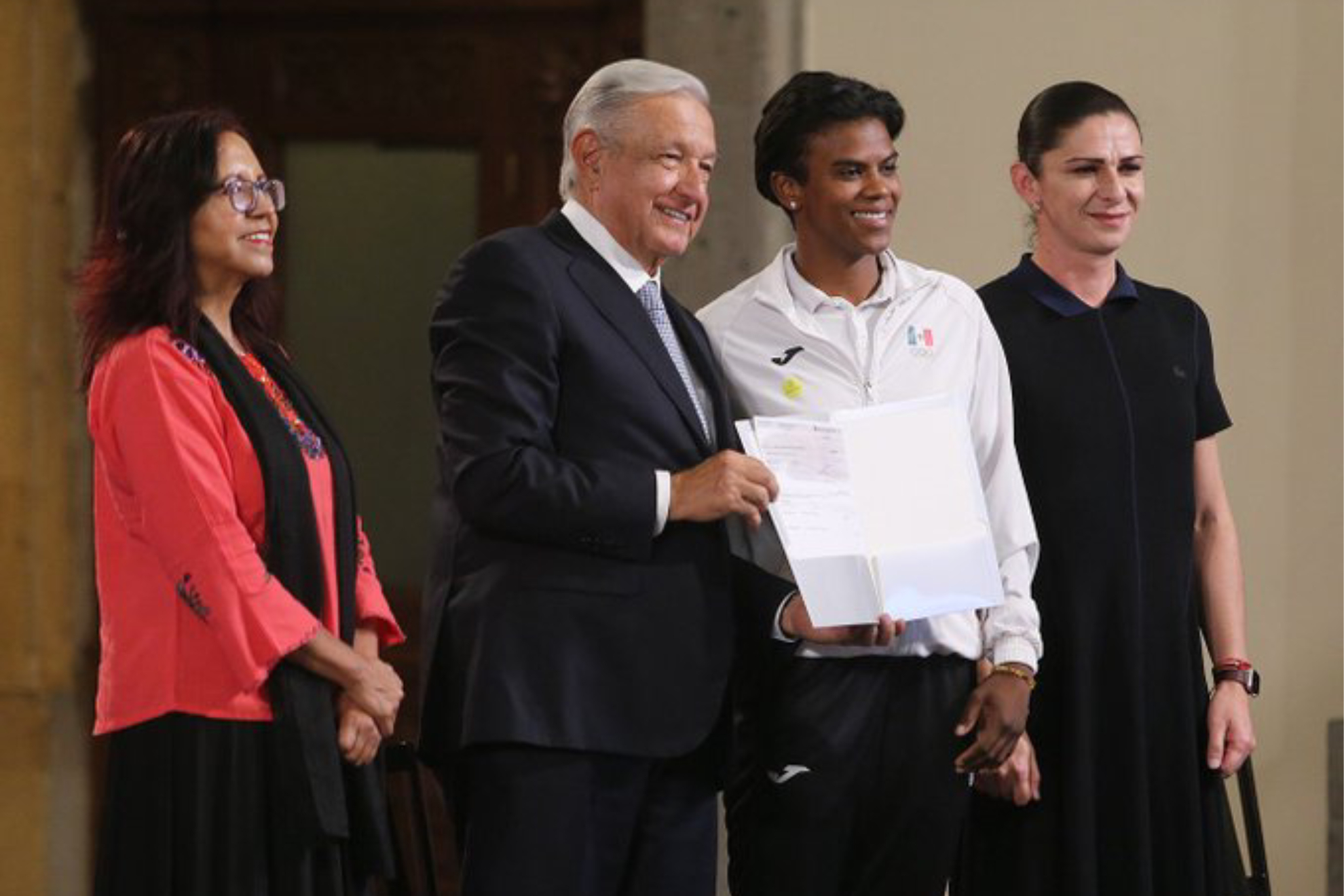 AMLO Prisca Awiti Ana Gabriela Guevara