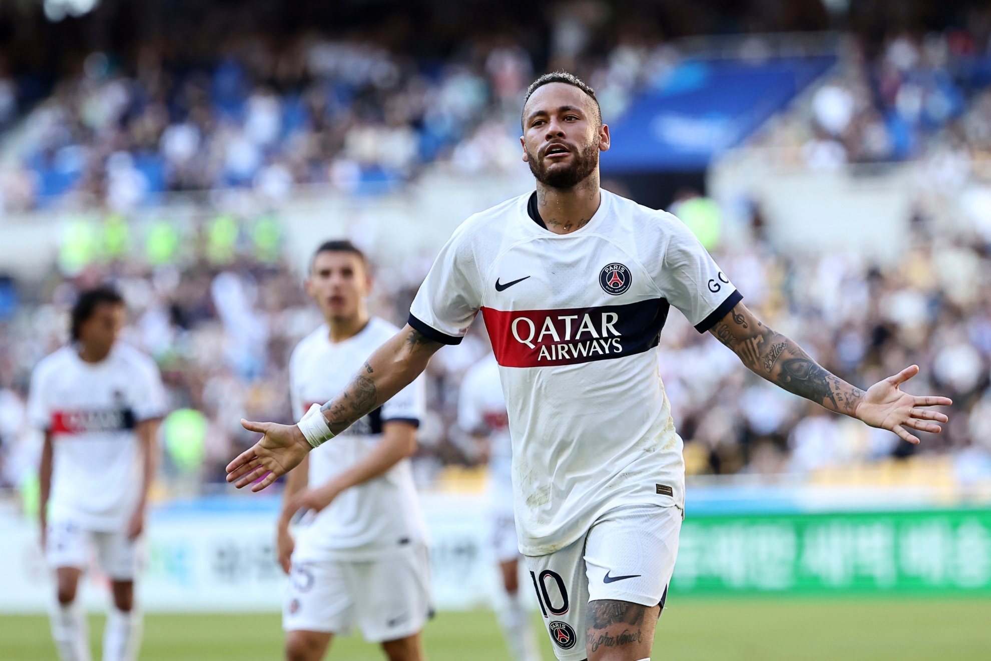 Neymar festeja un gol con el PSG.