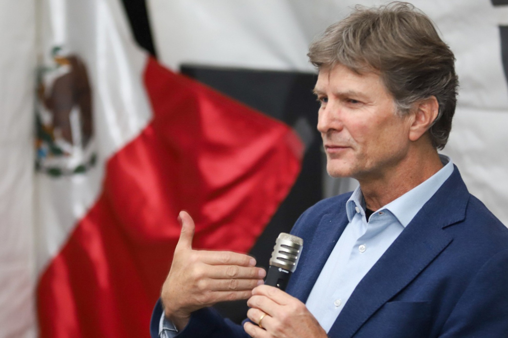 Enrique de la Madrid se queda fuera de la contienda del Frente Amplio por M�xico.