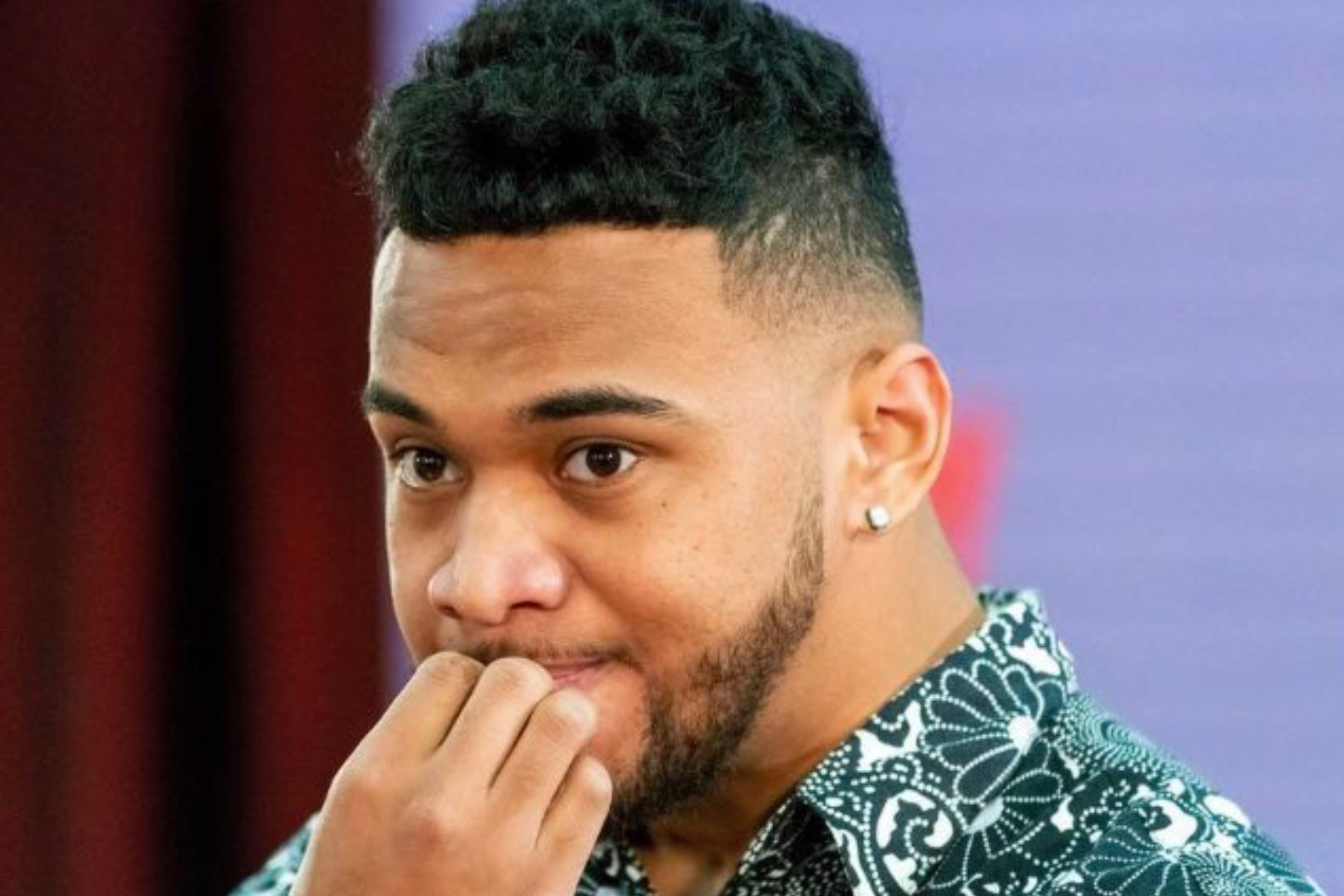 Tua Tagovailoa redobla esfuerzos para ayudar a su comunidad