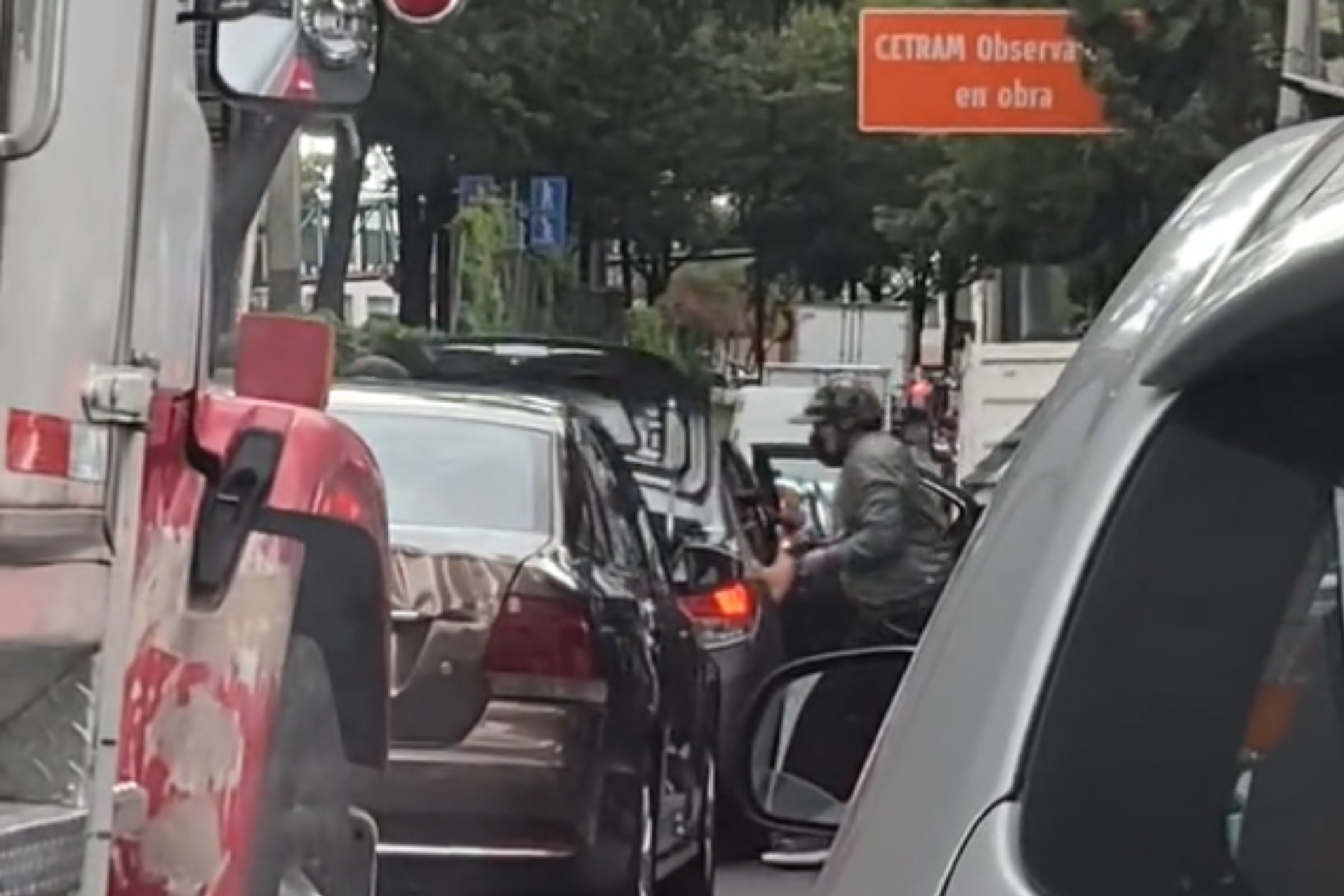 Asalto a plena luz del d�a sobre perif�rico a un automovilista por "motorratones"