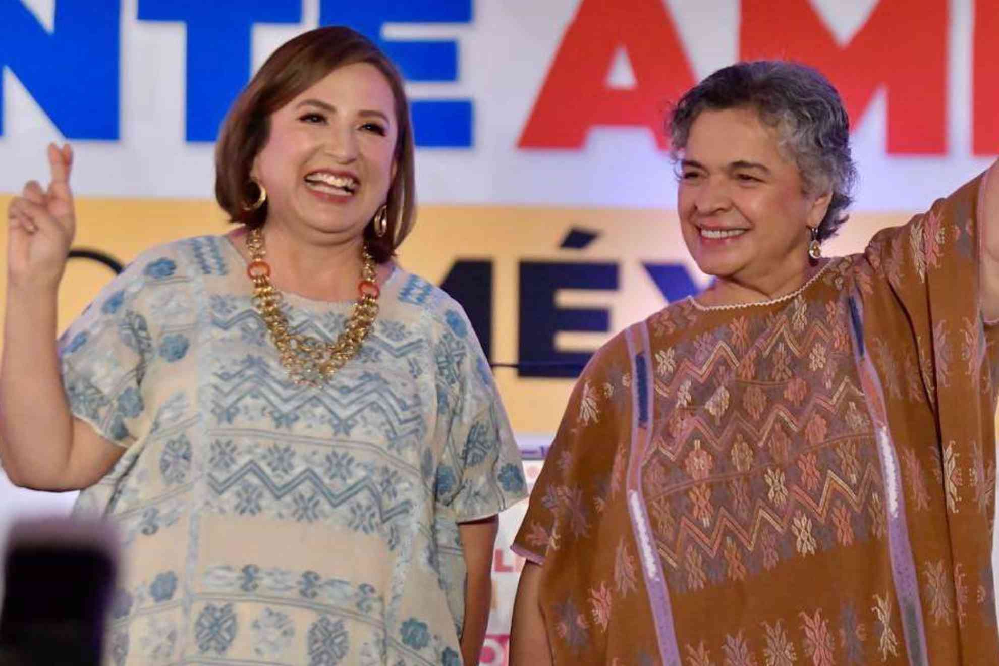 X�chitl G�lvez (izquierda) y Beatriz Paredes.