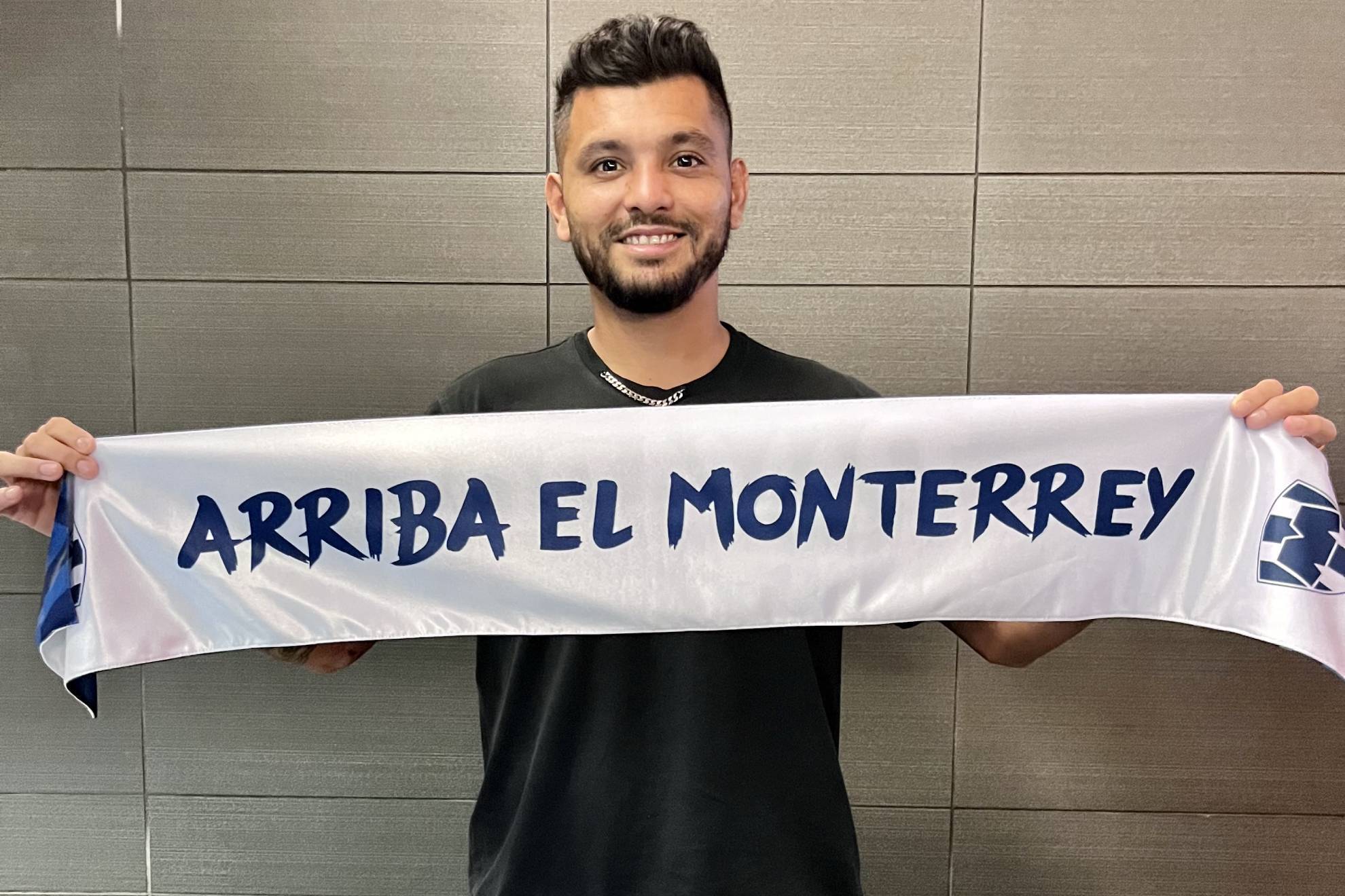 Corona jug� entre 2010 y 2013 para Rayados en su primera etapa.