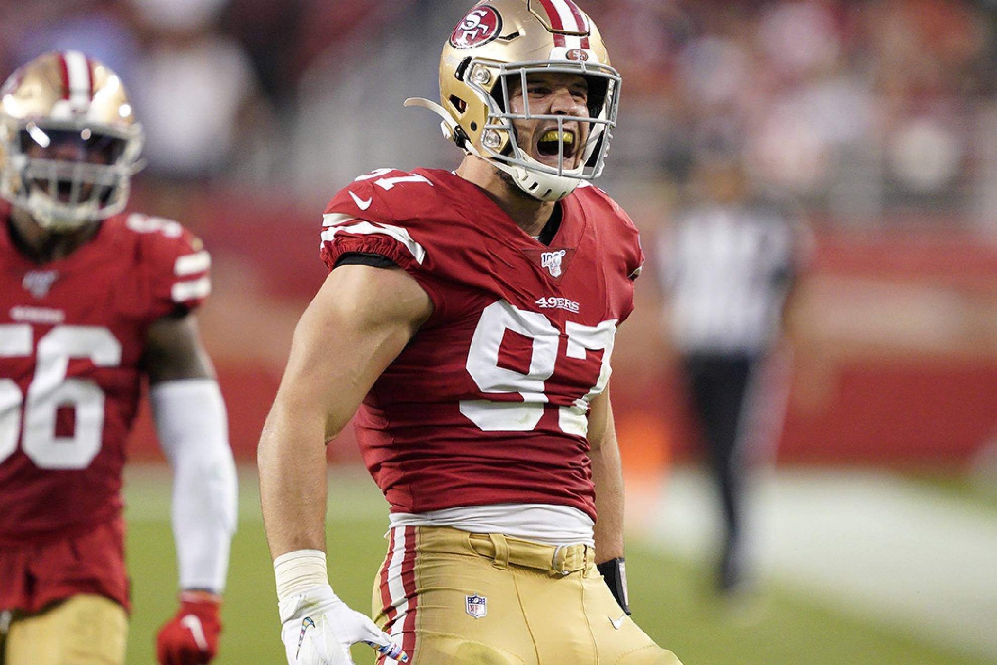 Nick Bosa se convirti� en el jugador defensivo mejor pagado de la NFL.