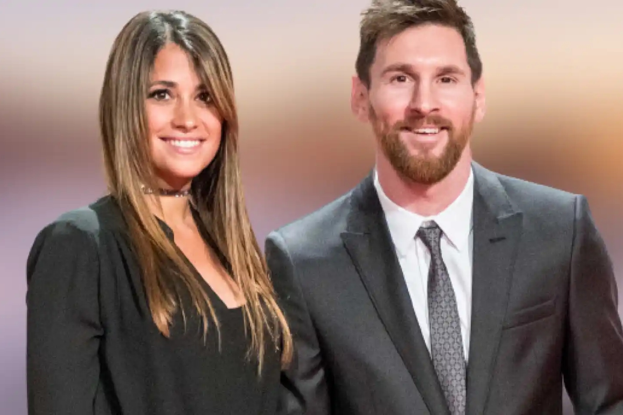 Antonela y Messi, durante un acto.