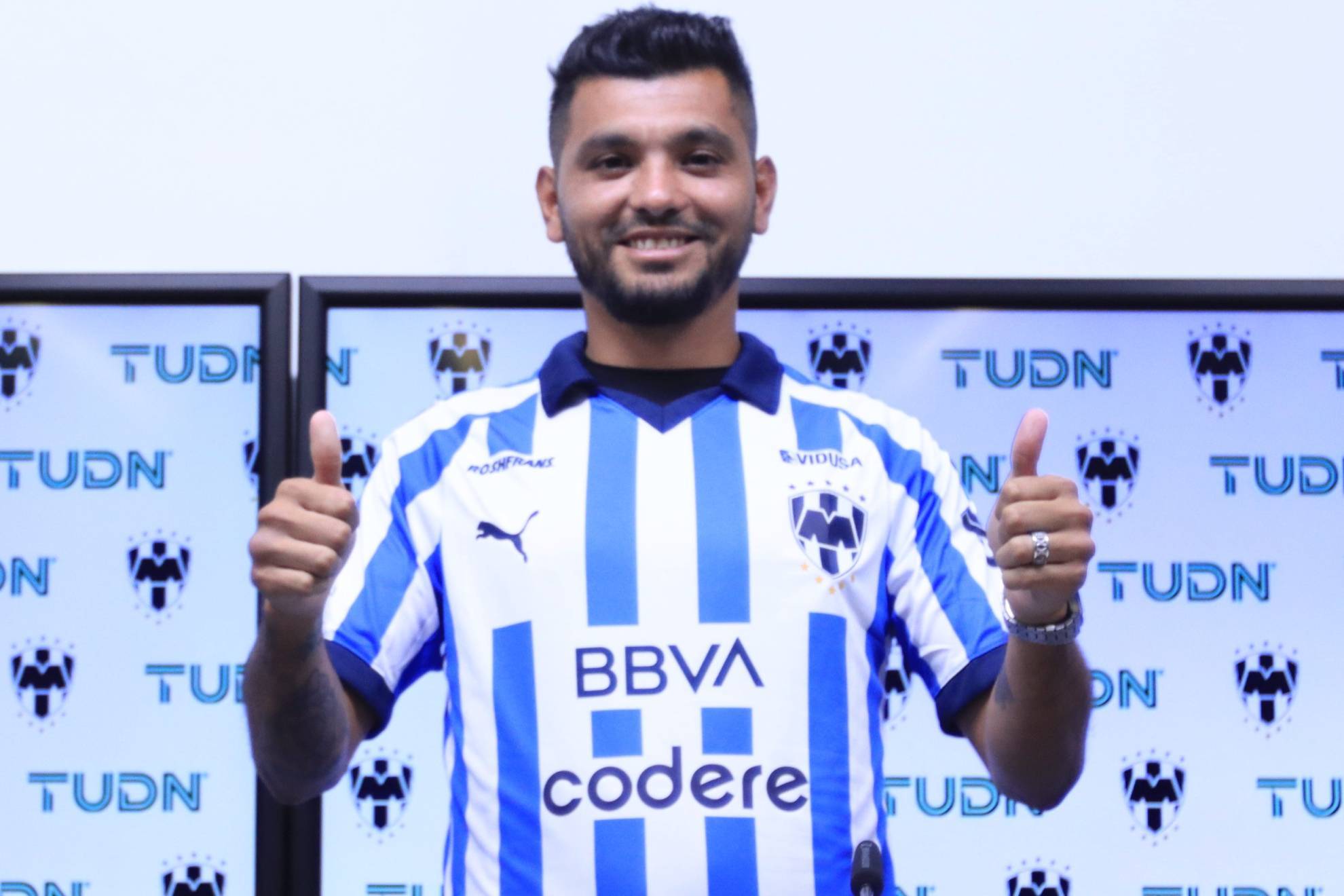 Tecatito Corona: Rayados pelea campeonatos y espero lograr esos objetivos