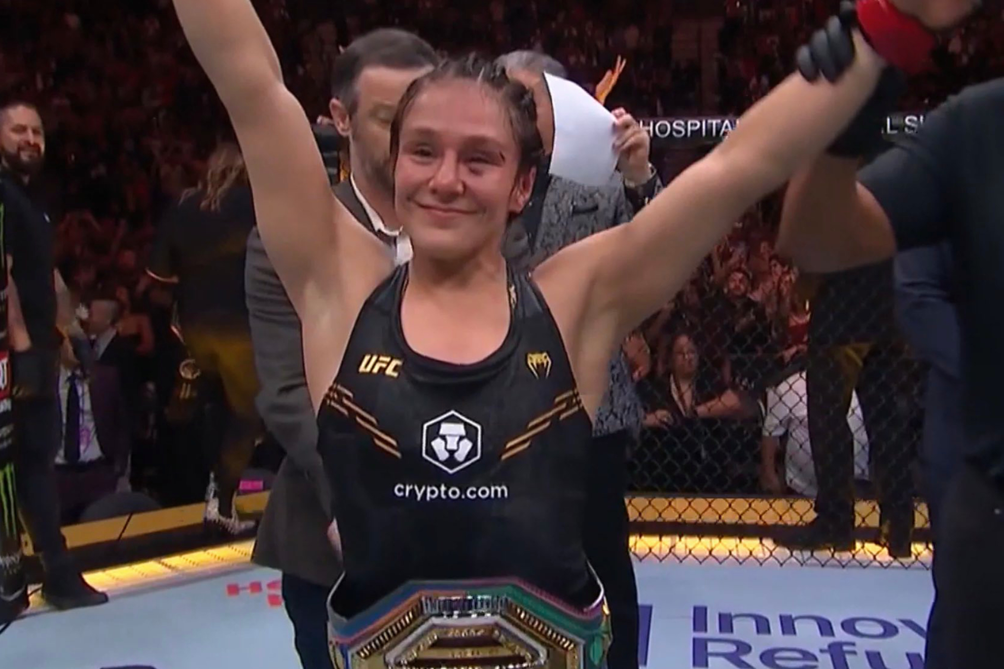La mexicana Alexa Grasso retiene su t�tulo en una gran pelea en velada de Noche UFC