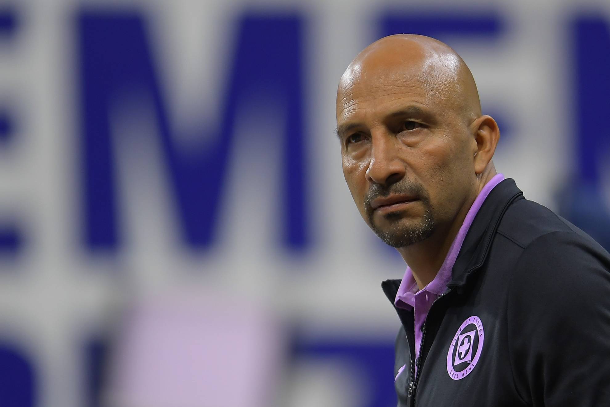 �scar Conejo P�rez, directivo que intenta dar raz�n a la crisis celeste