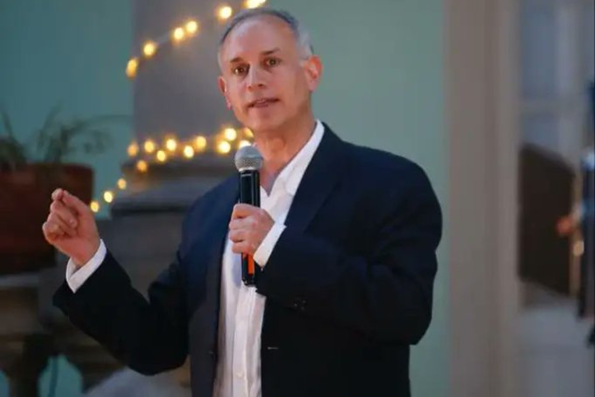 L�pez-Gatell se anuncia como precandidato a la CDMX.