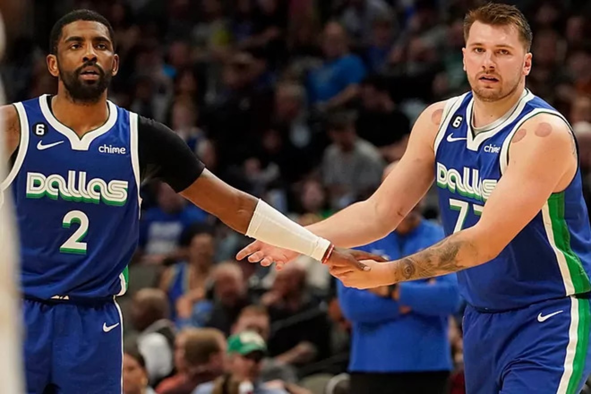 Kyrie Irving y Luka Doncic