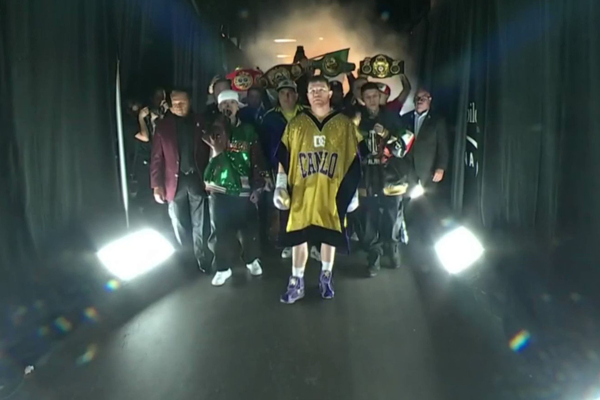 Canelo sali� con Santa Fe Klan en su pelea ante Charlo.