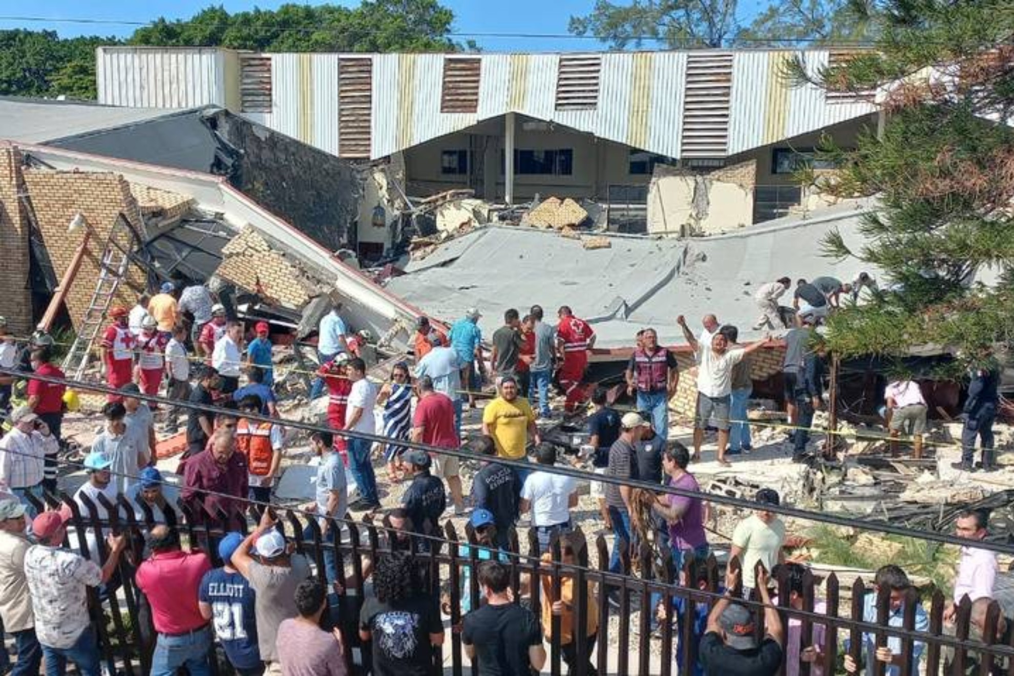 Colapsa techo en Iglesia en Ciudad Madero, Tamaulipas; reportan muertos y heridos