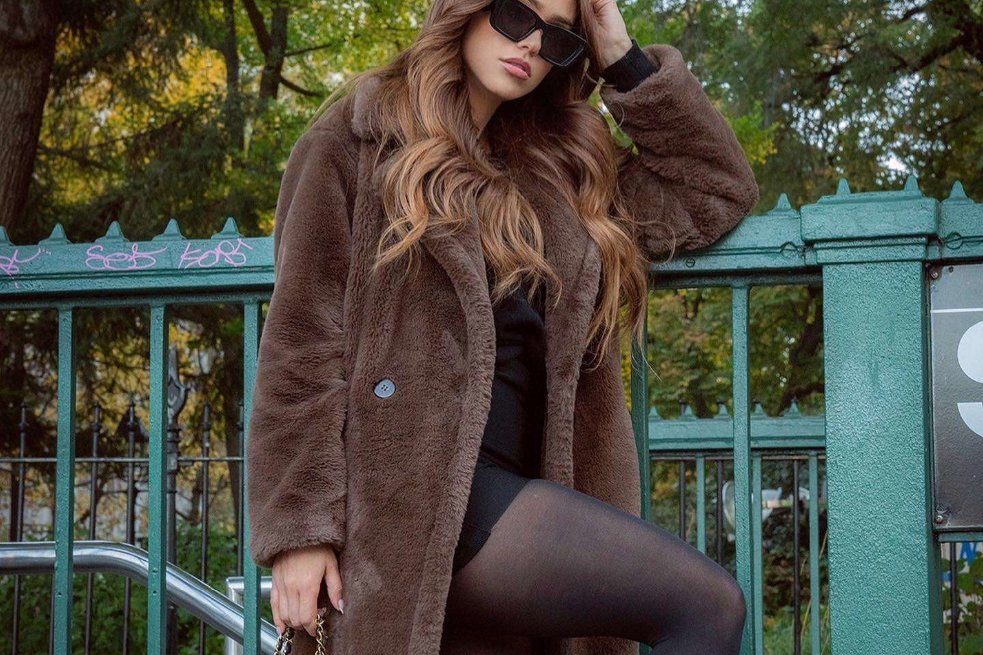 La moda y la sensualidad viven juntas cuando la mujer que porta un outfit lo luce al nivel de la Chica del Clima.