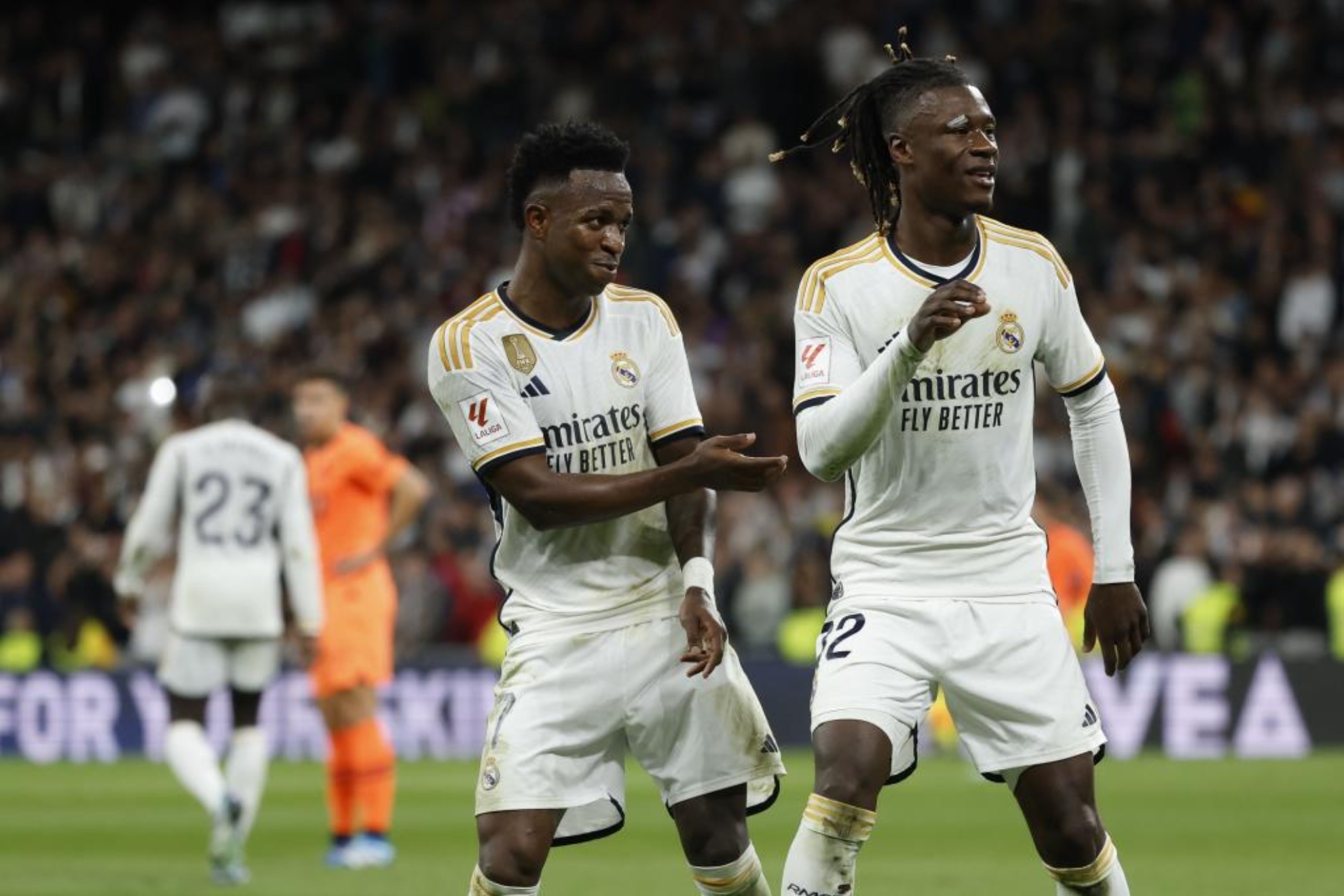 Vinicius y Camavinga celebran un gol del Real Madrid