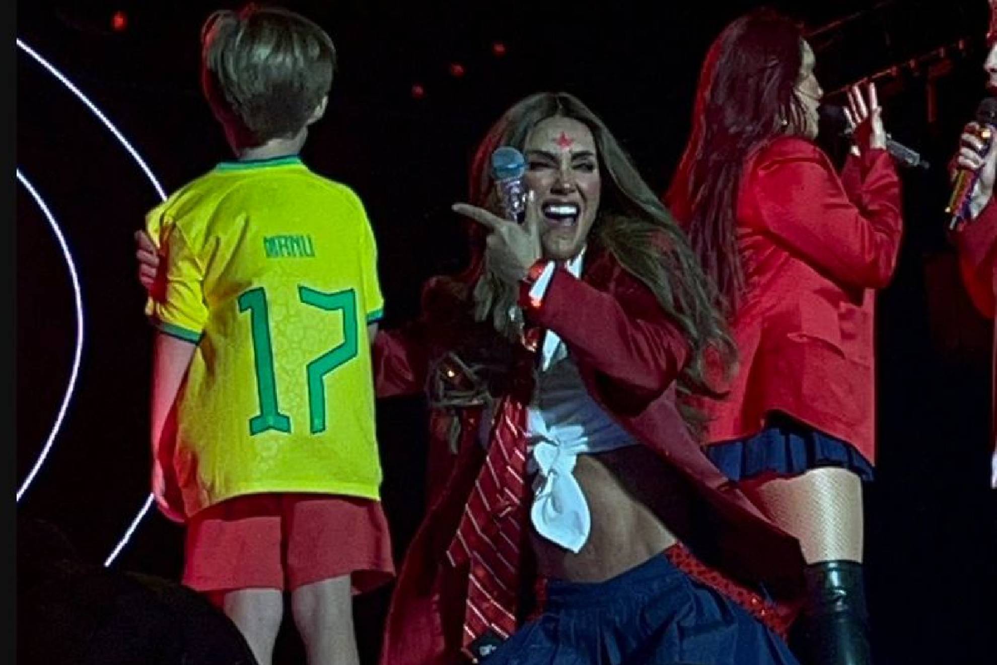 La cantante se encuentra mejor, tanto que se ha vuelto a subir al escenario