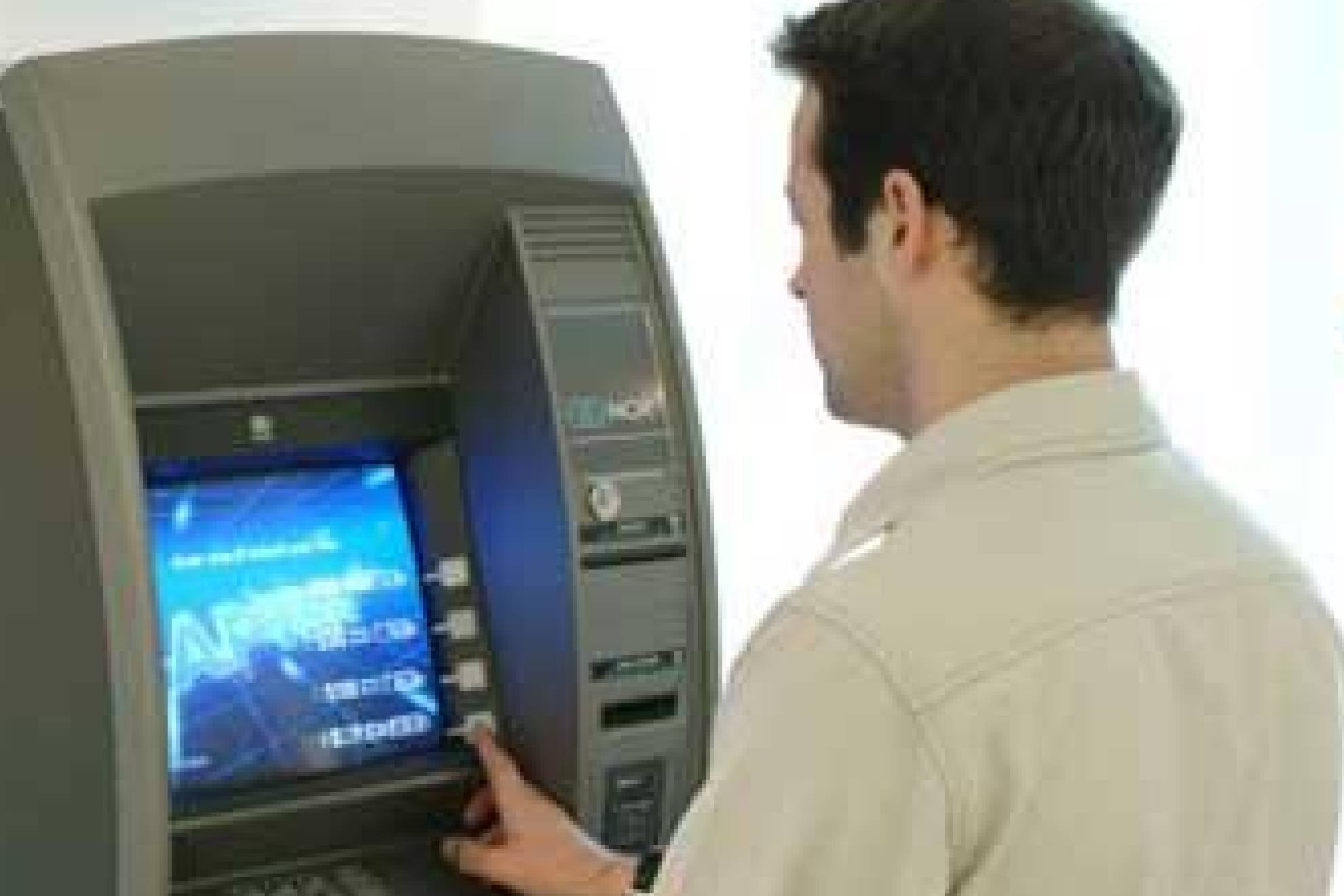 Las gran mayor�a de cajeros autom�ticos cobran comisi�n a quienes no son sus cuentahabientes