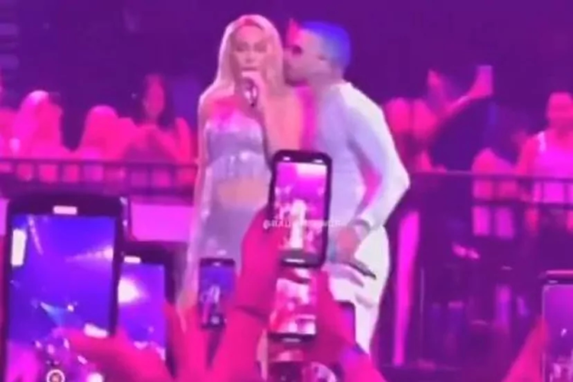 Rauw Alejandro fue rechazado por Bad Gyal al intentar perrear con ella: as� contest� tras las cr�ticas