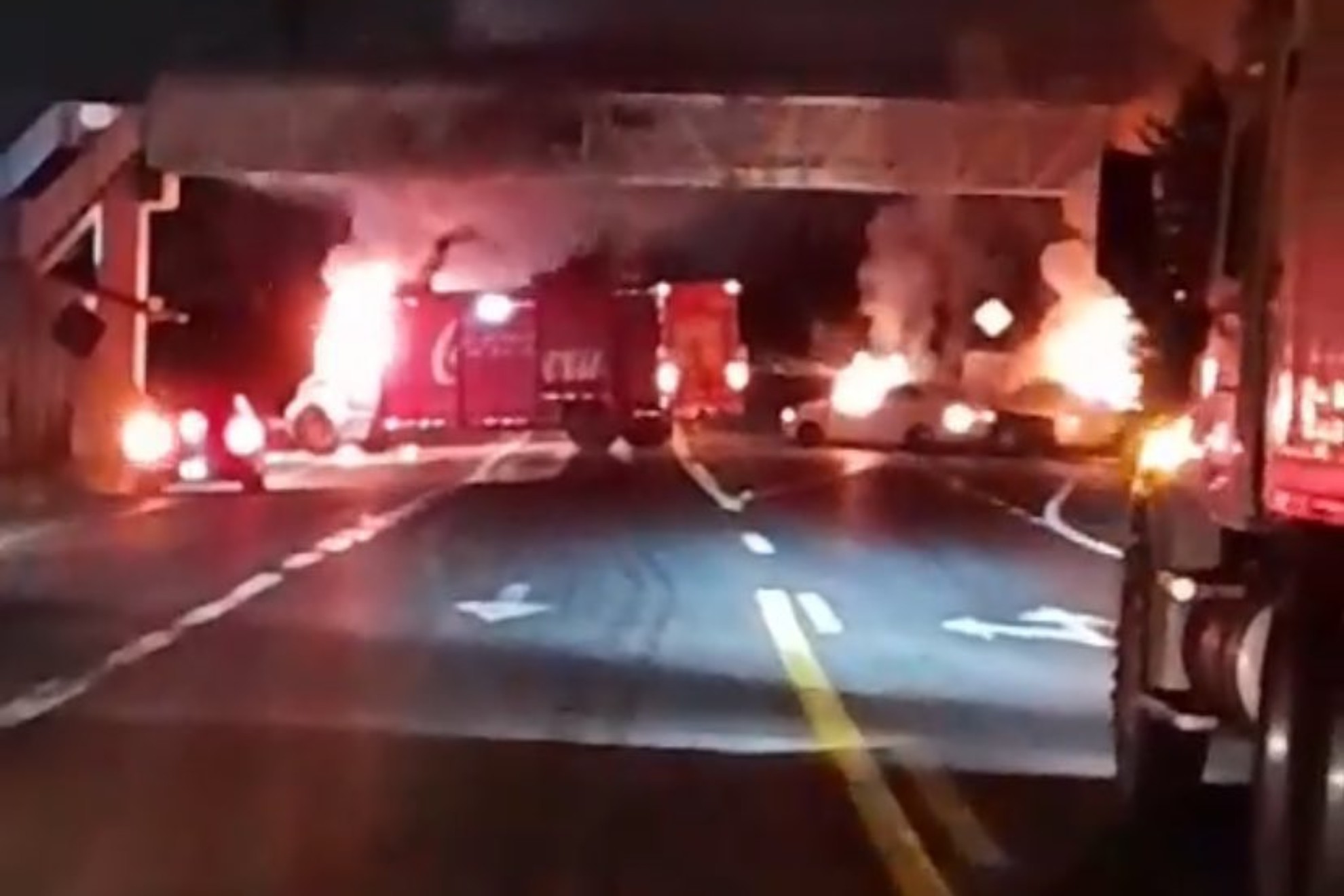 Horas de violencia se vivieron en Villahermosa, Tabasco.