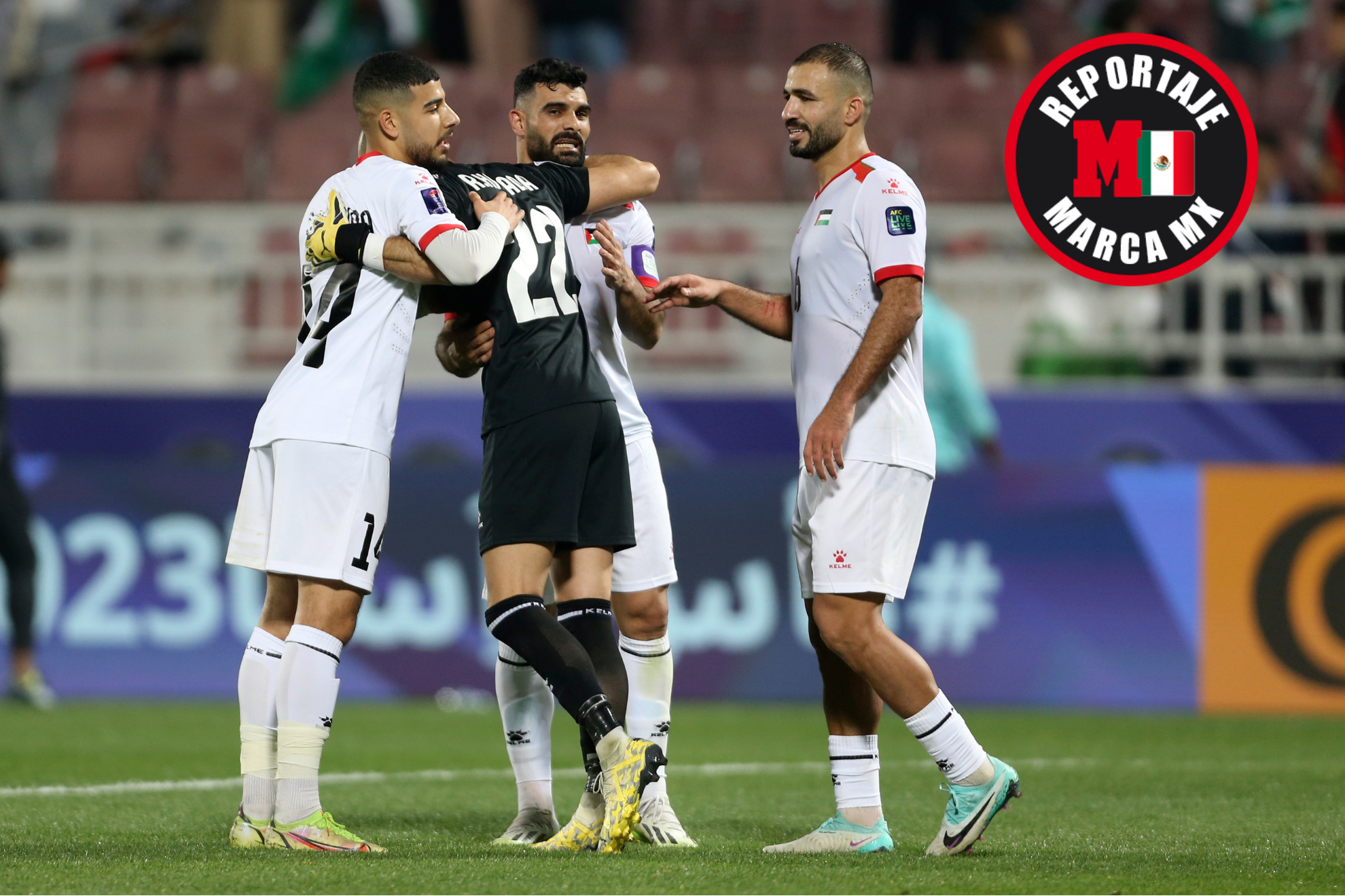 Los jugadores de Palestina celebran su pase a los octavos de final de la Copa de Asia.