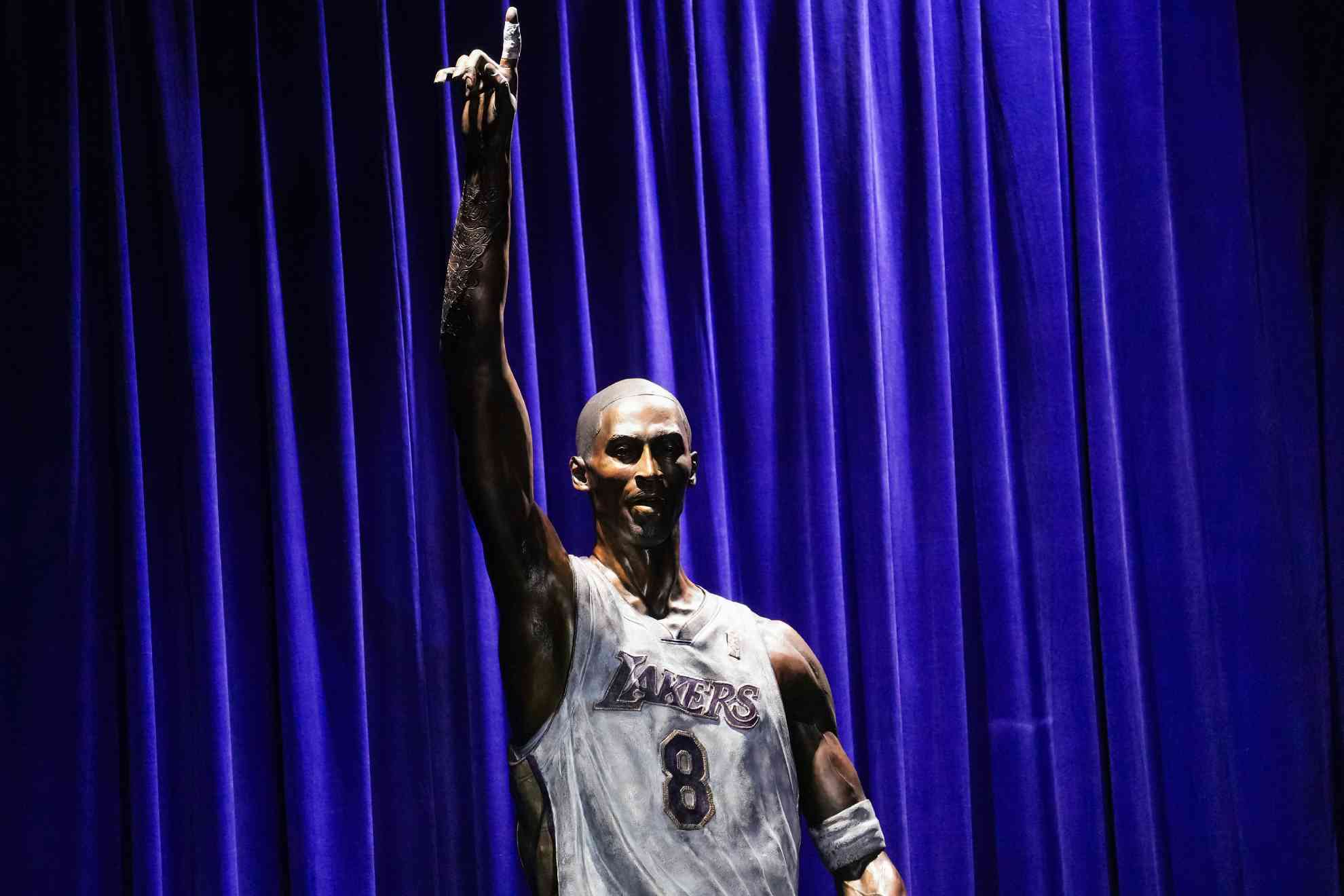 Est�tua de Kobe Bryant.