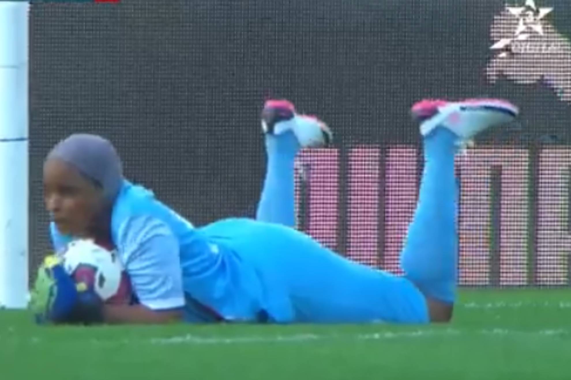 Incre�ble error de la portera de N�ger en el clasificatorio para el Mundial Femenil Sub-17