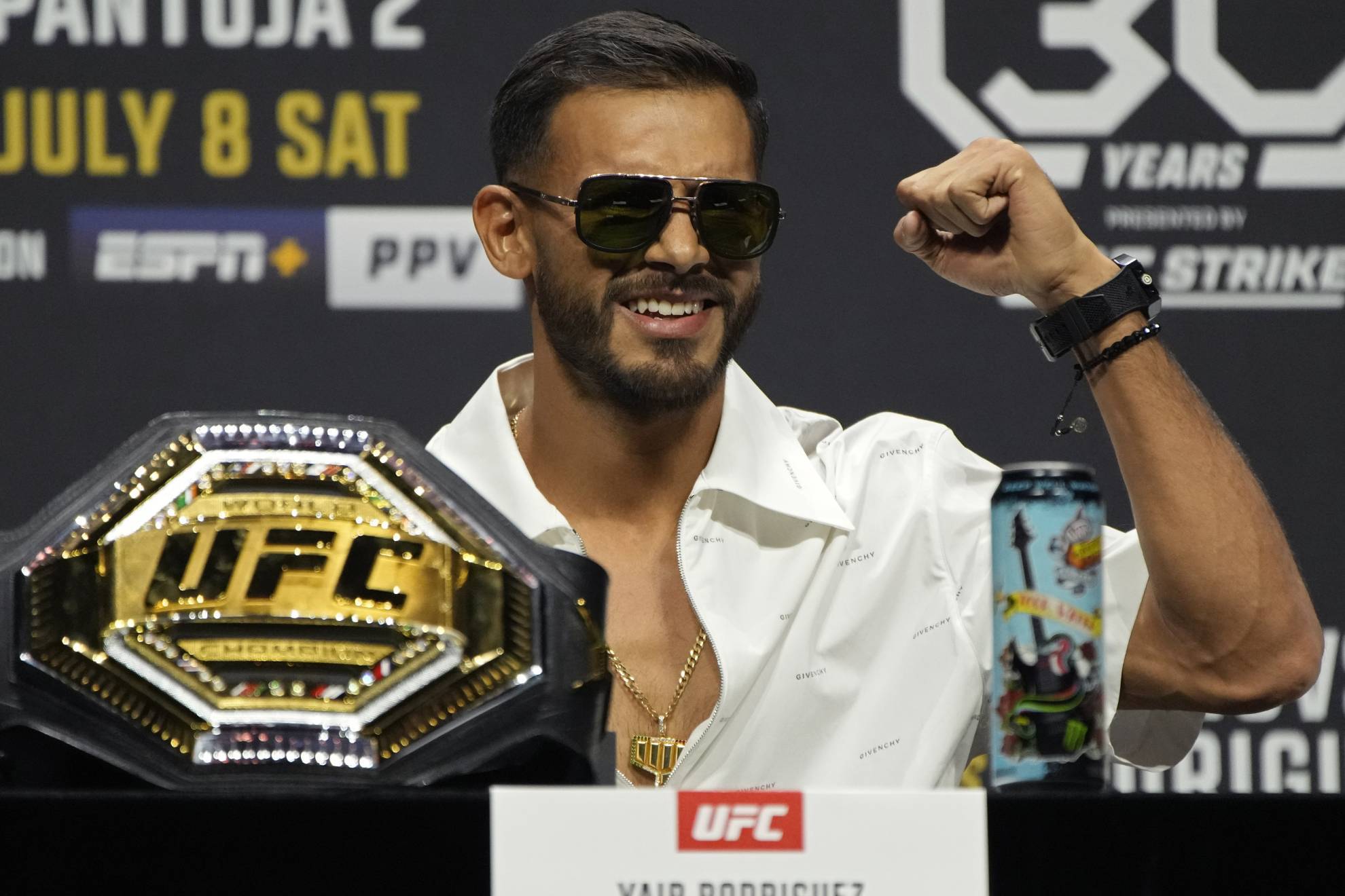 El chihuahuense respondi� al campe�n de Peso Pluma de UFC