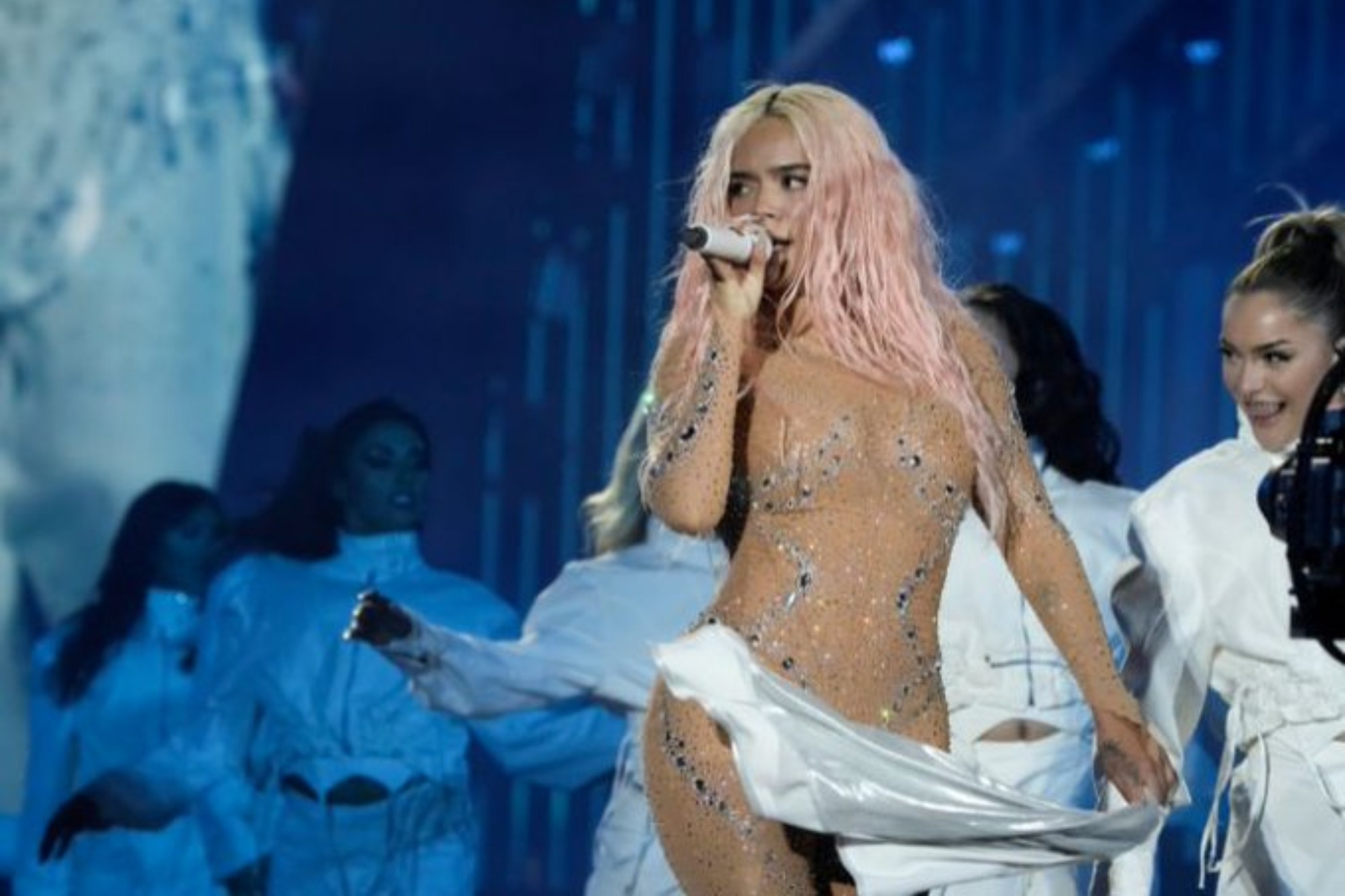 Karol G y su jet privado realizan aterrizaje de emergencia en Los �ngeles, �qu� pas� con la cantante?