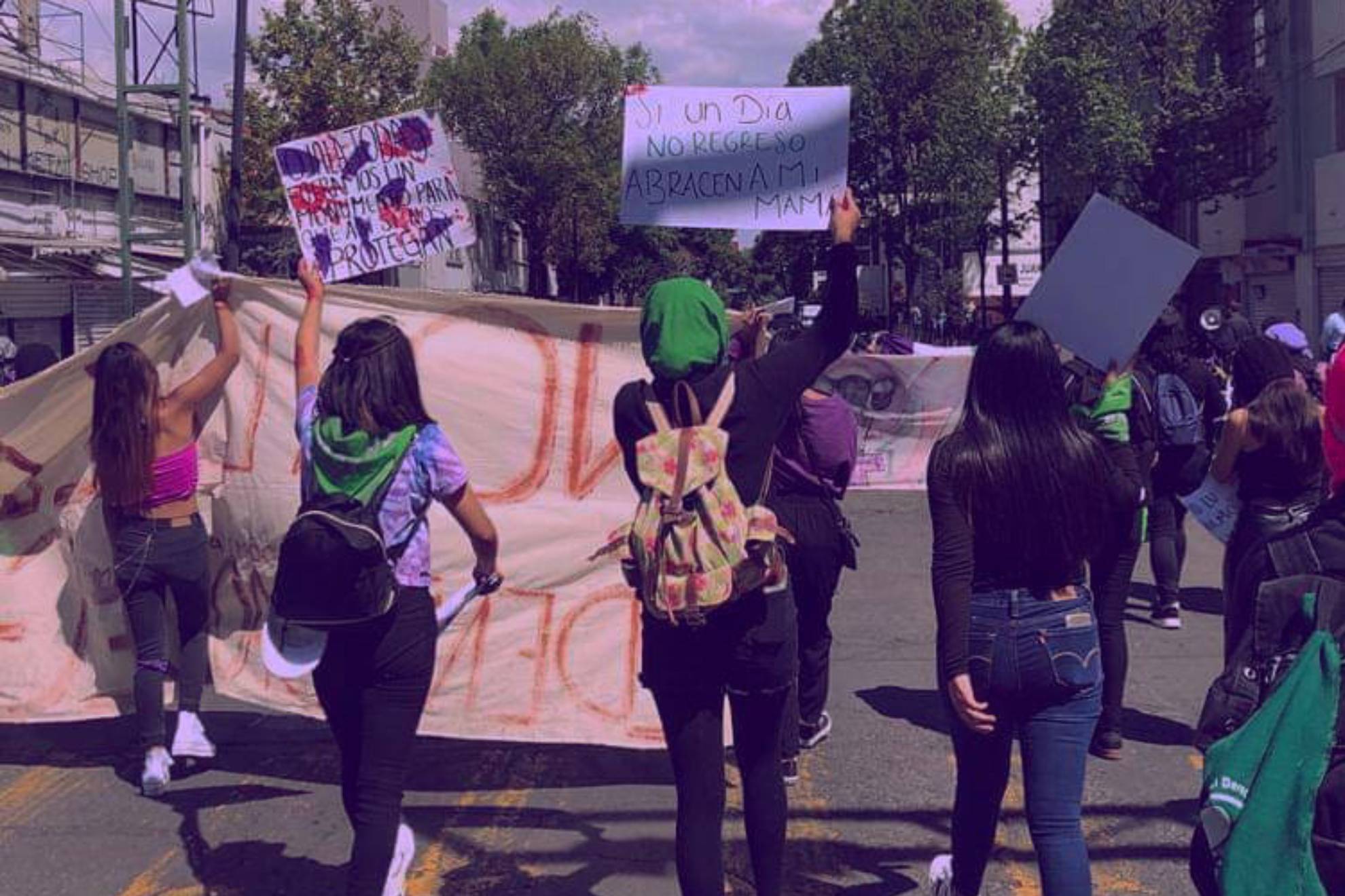 Miles de mujeres salen a las calles a defender su derechos y exigir justicia por feminicidios en CDMX