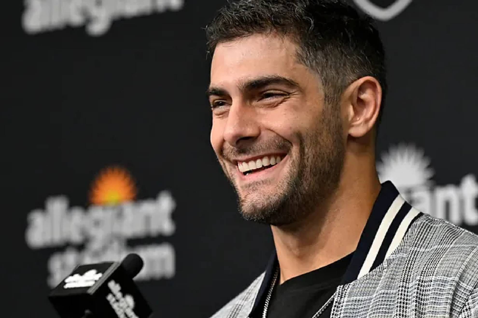 Jimmy Garoppolo llega a Los Angeles Rams, tras su paso por Las Vegas Raiders.