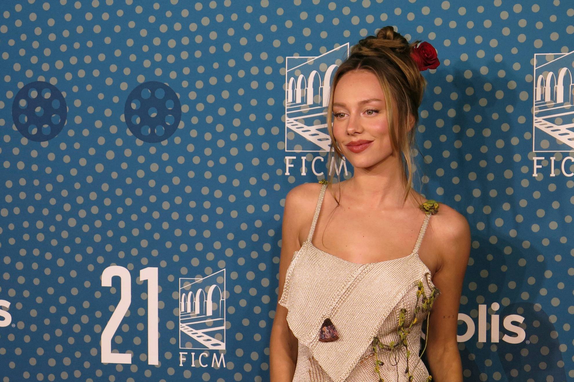 Ester Exp�sito vuelve a mostrar su amor por M�xico