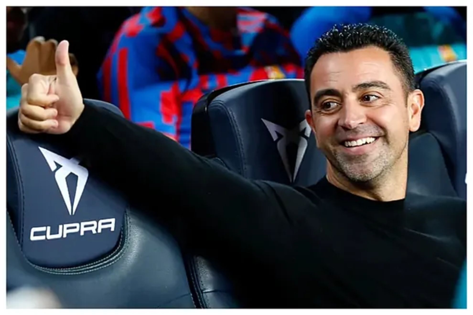 Xavi hace un gesto de aprobaci�n druante un partido del Barcelona