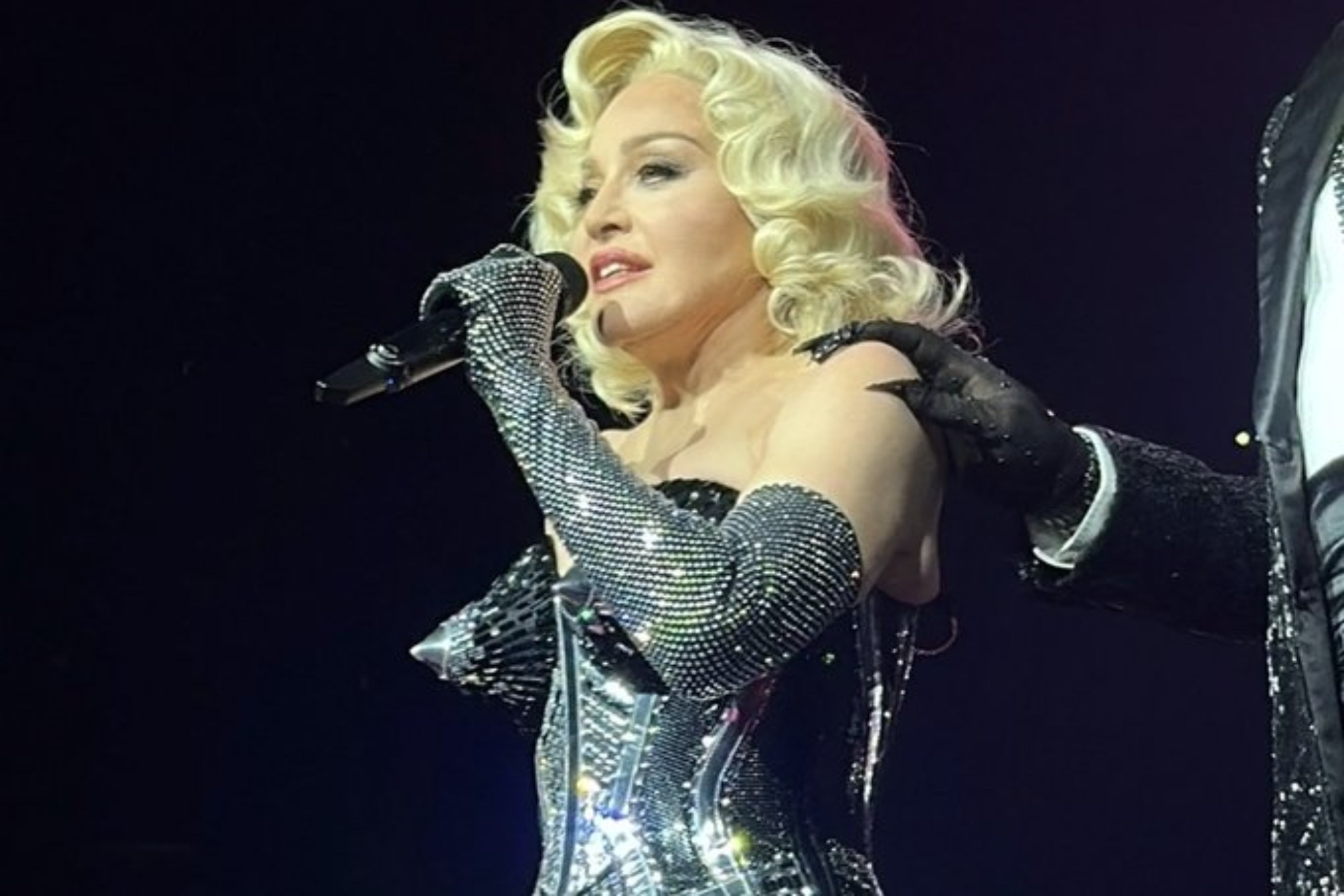 Madonna rompe en llanto en uno de sus conciertos en M�xico