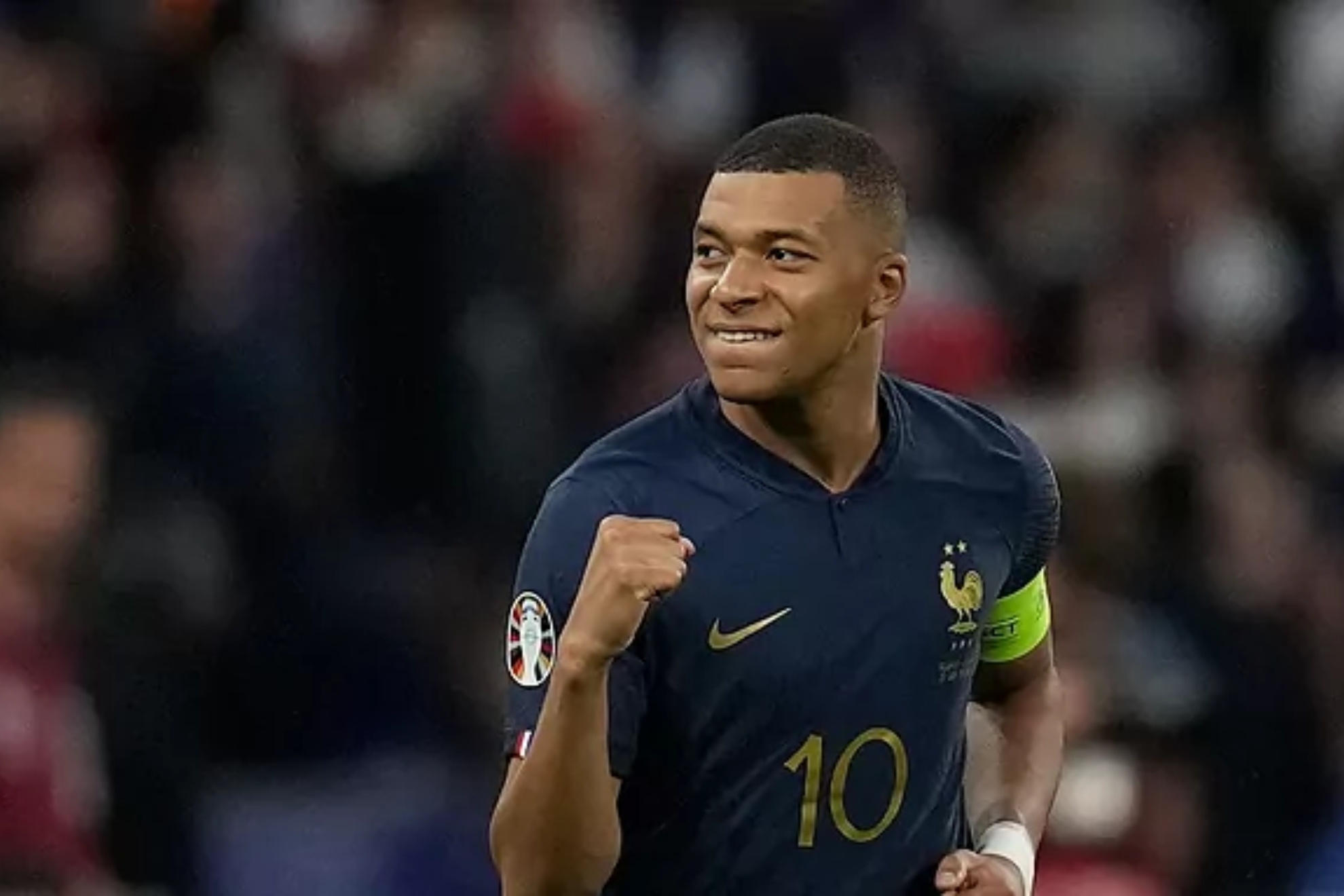 Mbapp� celebra un gol con Francia