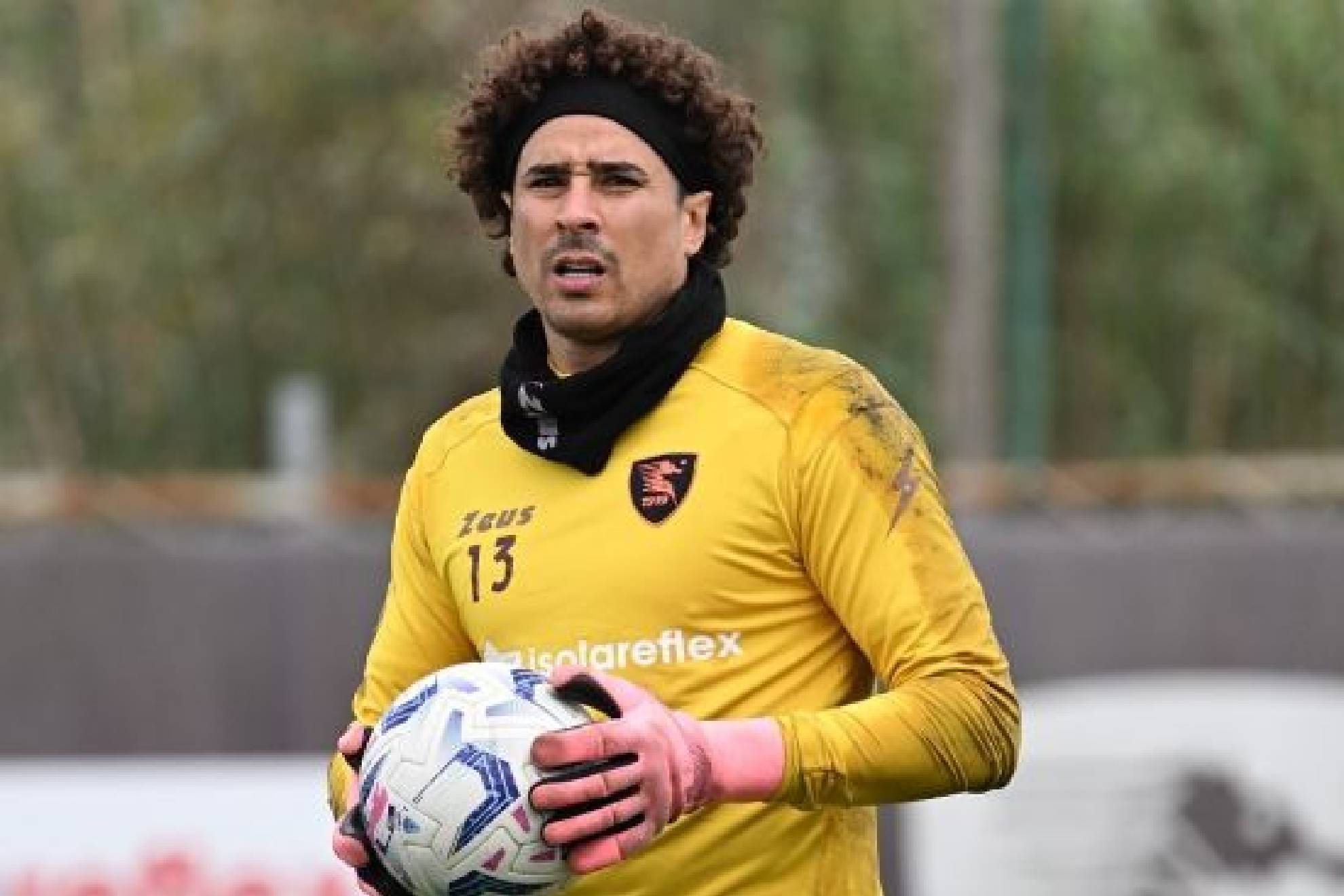 El portero mexicano se va despidiendo de la Serie A italiana