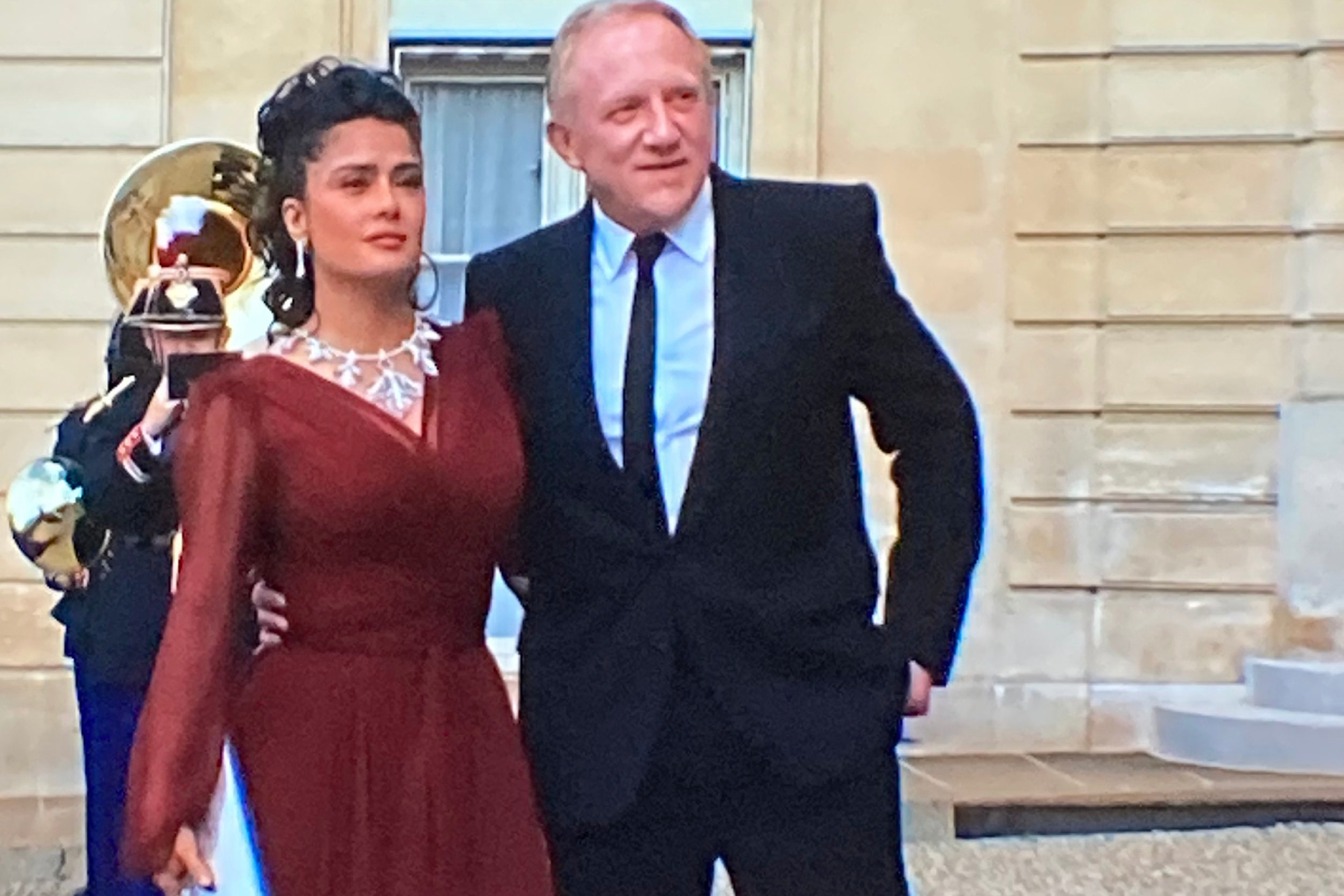 Salma Hayek y su esposo, el empresario Francois-Henri Pinault, en la recepci�n de Estado en �lys�e Palace