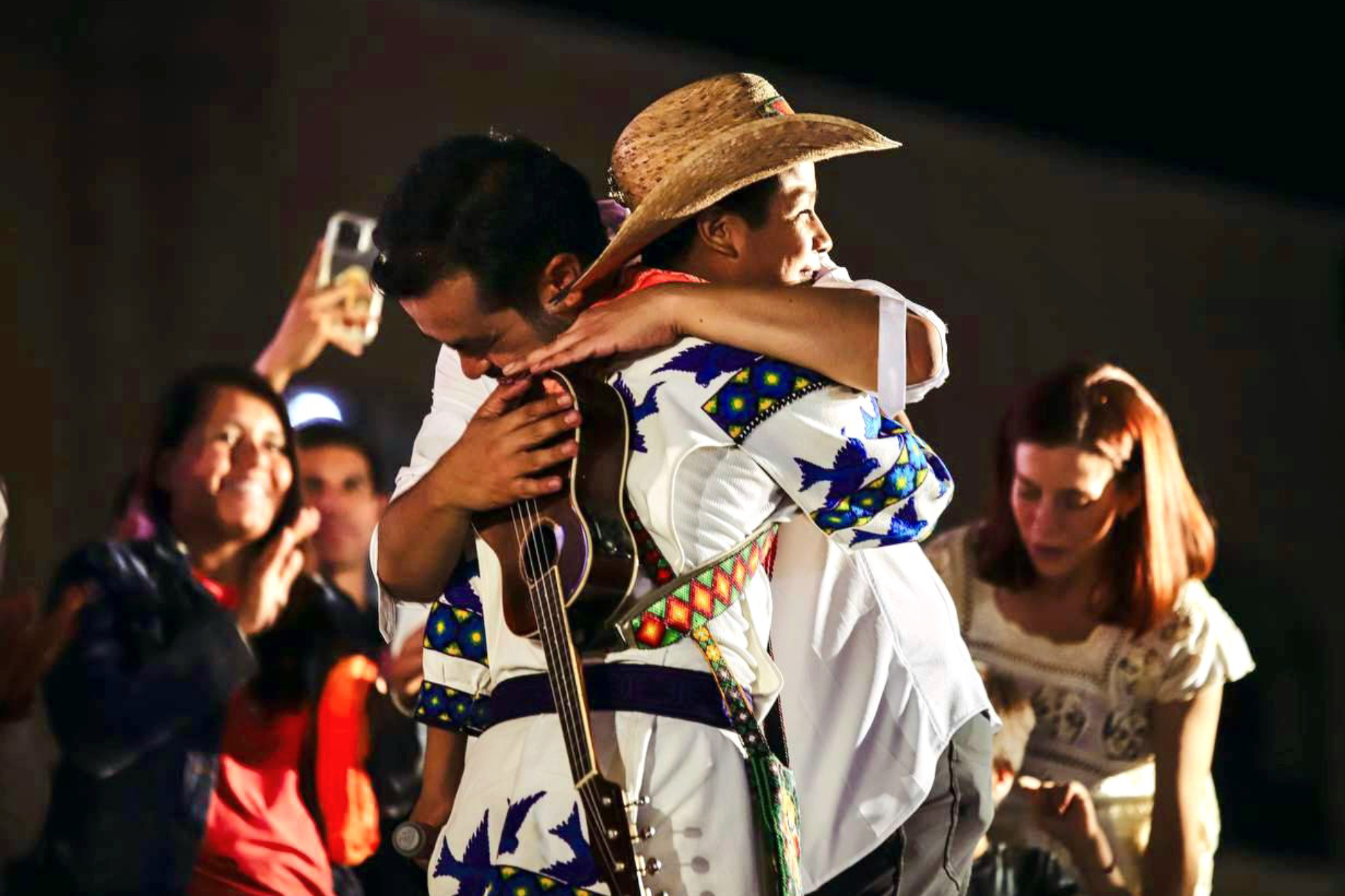 Jorge �lvarez M�ynez con Yuawy