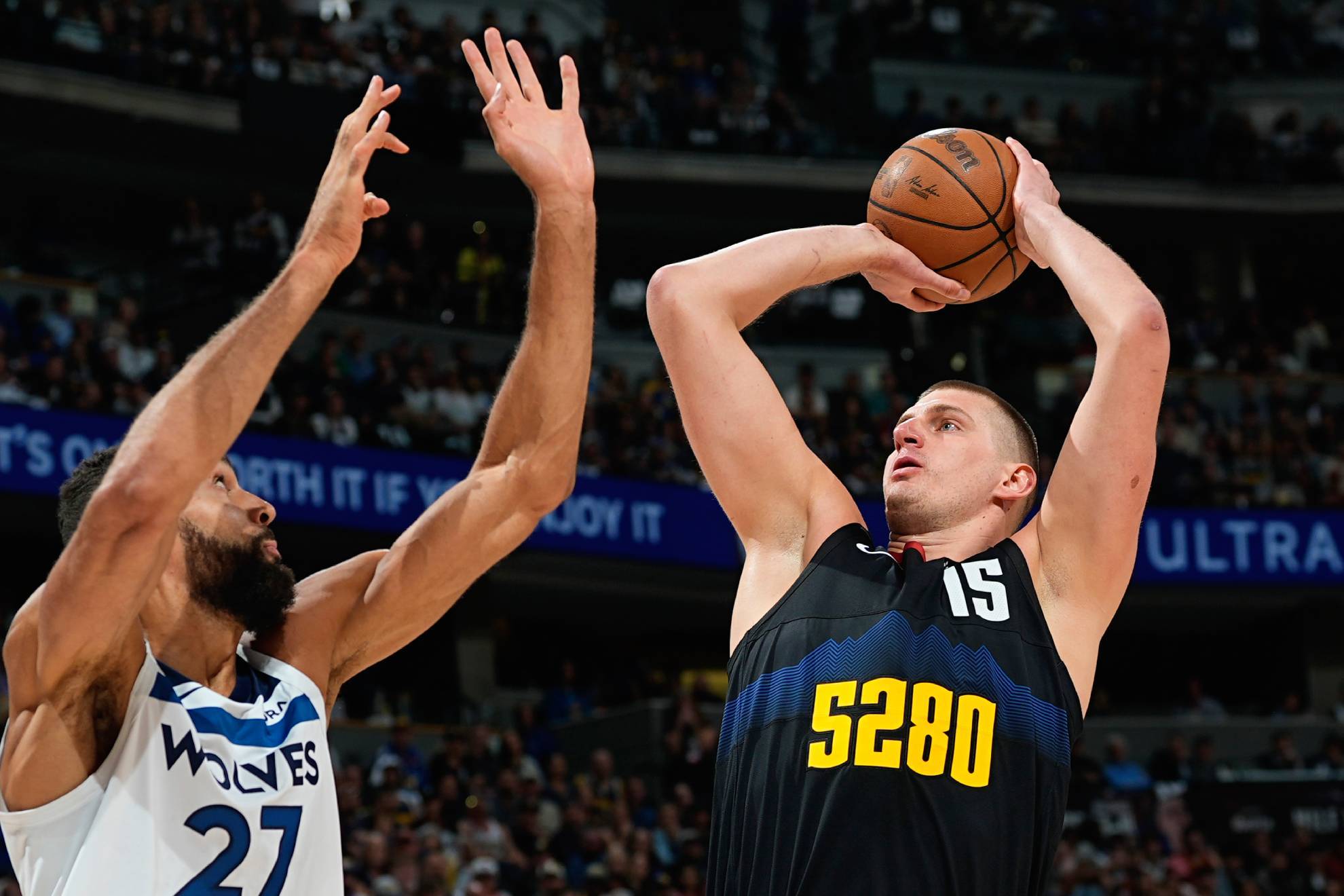 Nikola Jokic marc� 40 puntos en el quinto juego de la serie ante Wolves