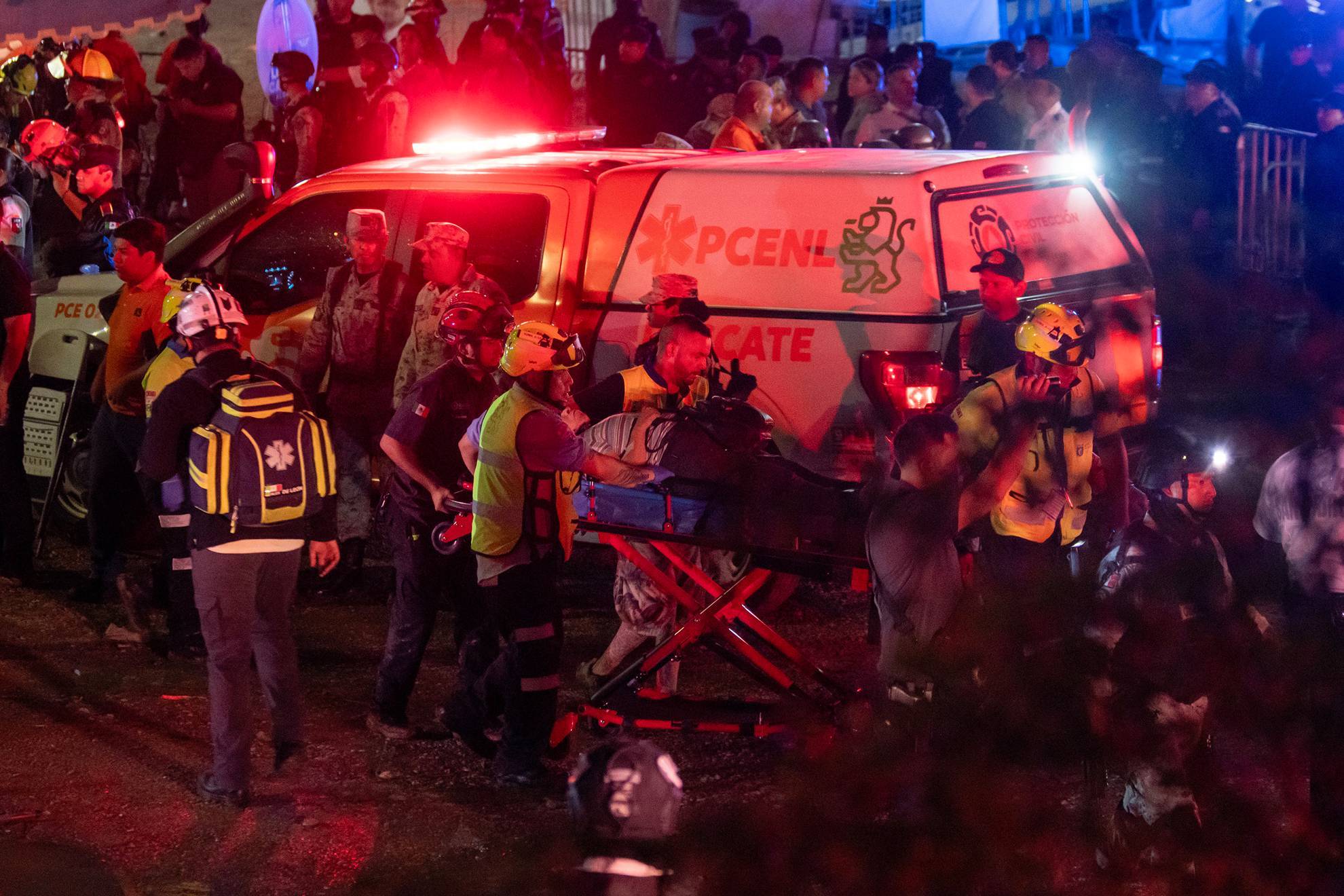 Servicios de emrgencia llegaron al mitin de M�ynez para atender a los heridos del accidente