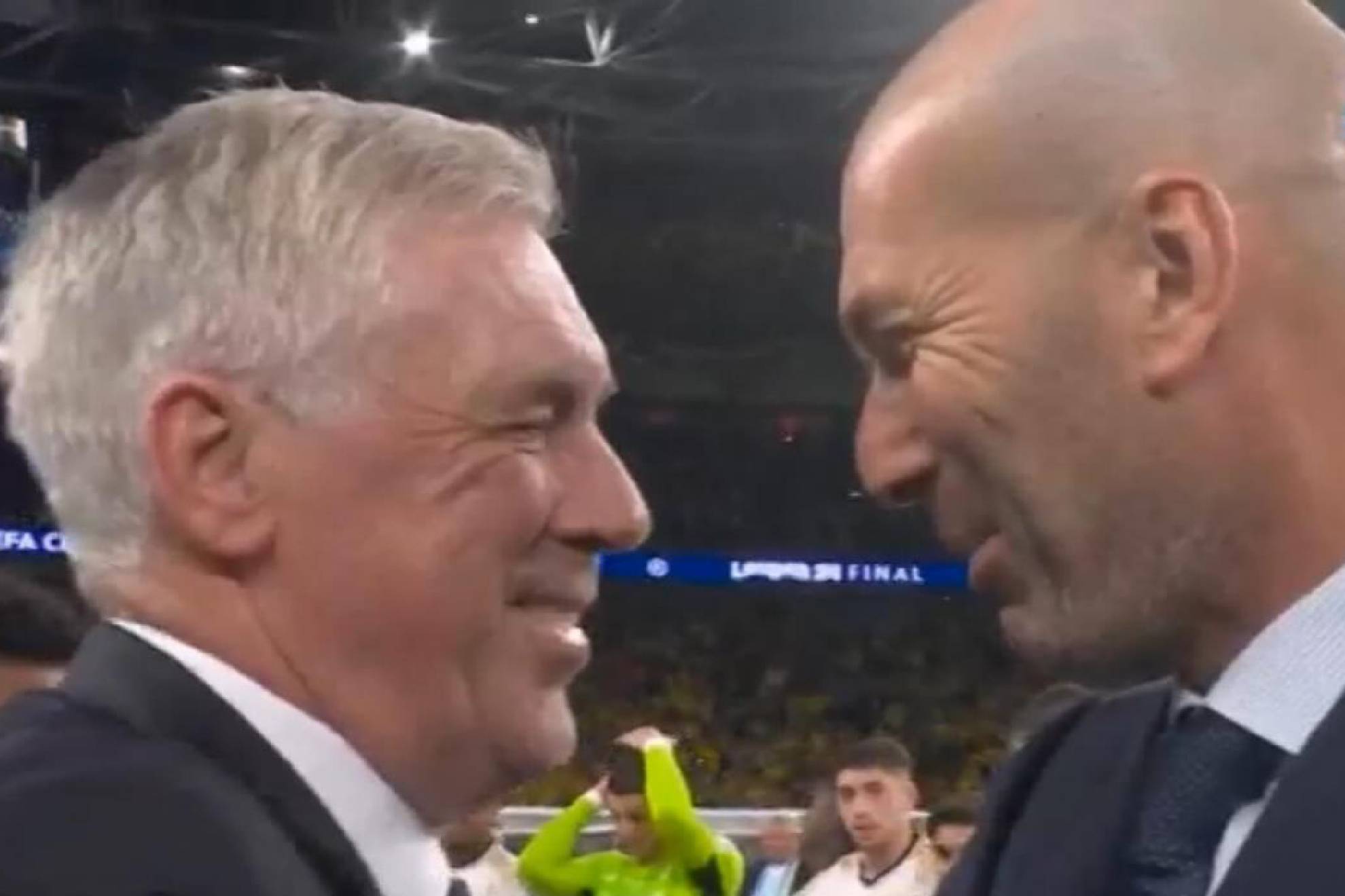Ancelotti y Zidane celebraron el t�tulo 15 del Real Madrid en la UEFA Champions League.