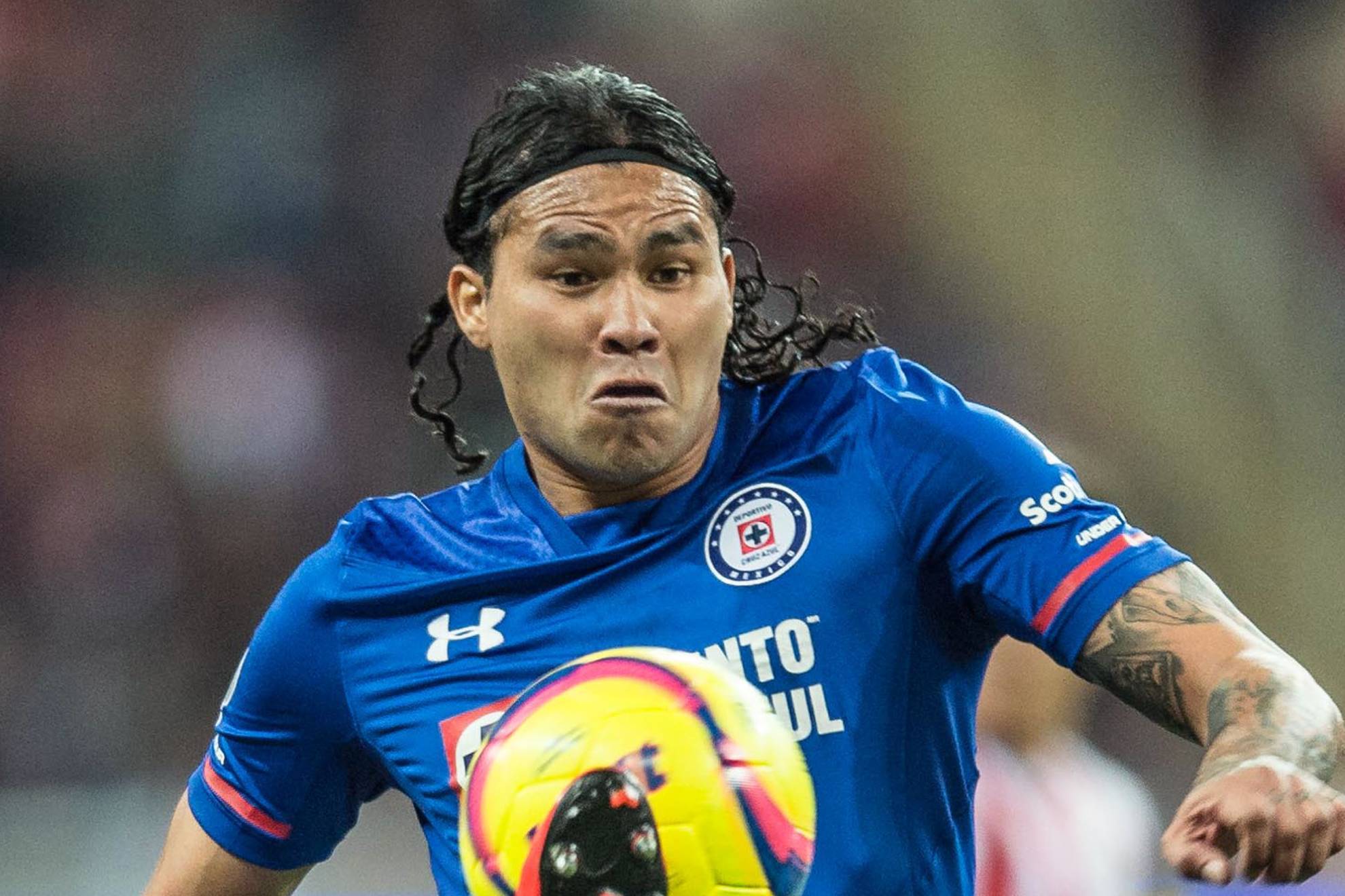 Gullit Pe�a, durante uno de sus pasos en Cruz Azul