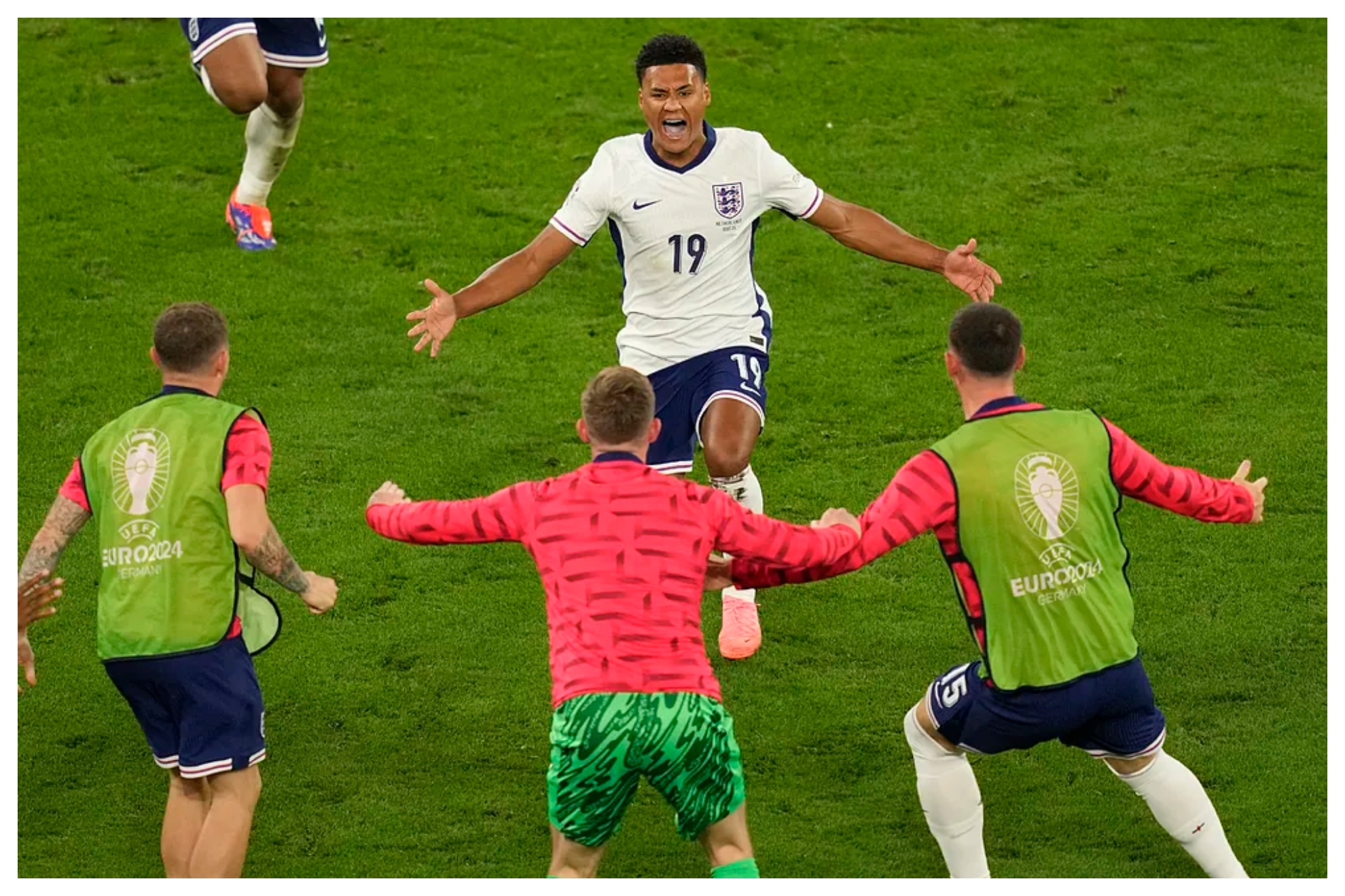 Watkins celebra el gol que les llev� a la final de la Eurocopa